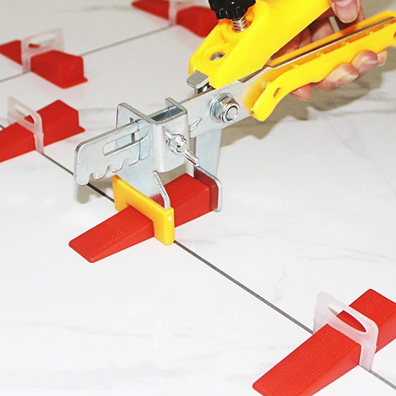 SENENQU 601 Pezzi Distanziatori per Piastrelle 1,5 mm, Cunei con Pinza Regolabile, Kit Livellamento per Pavimenti e Pareti