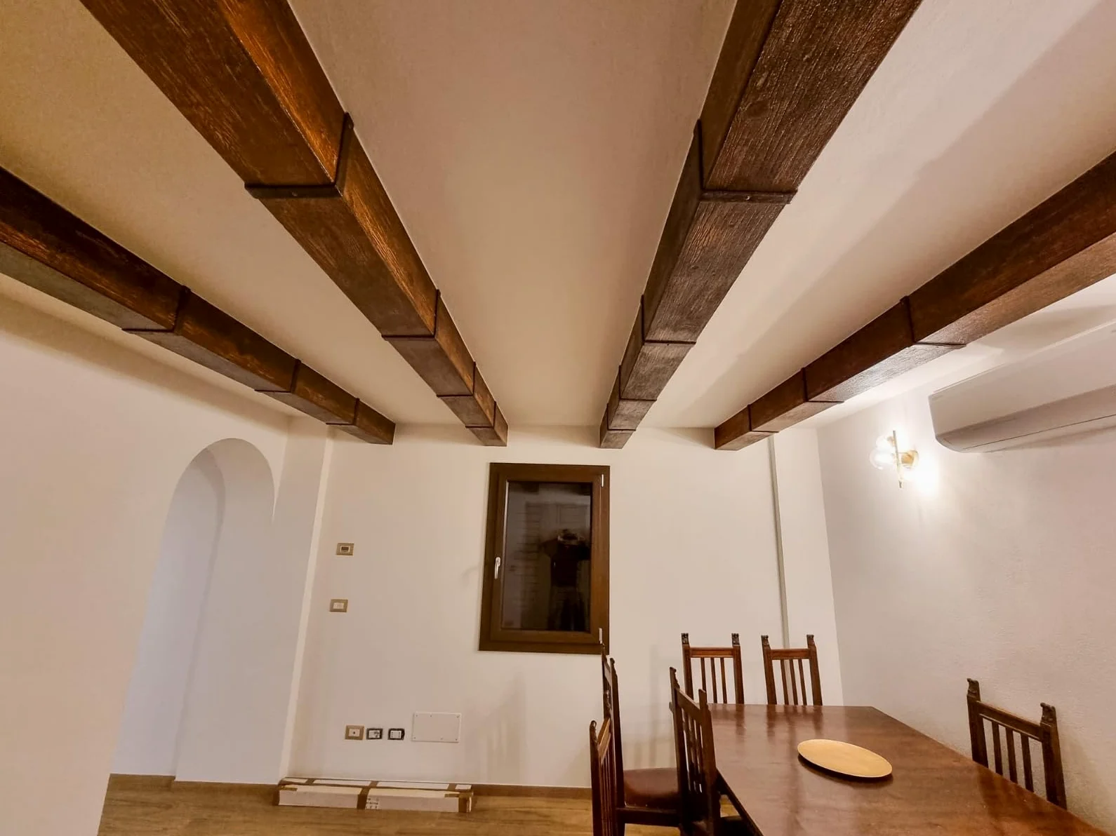 Trave finto legno lunghezza 100 cm. (L10xH10 cm, Bianco)