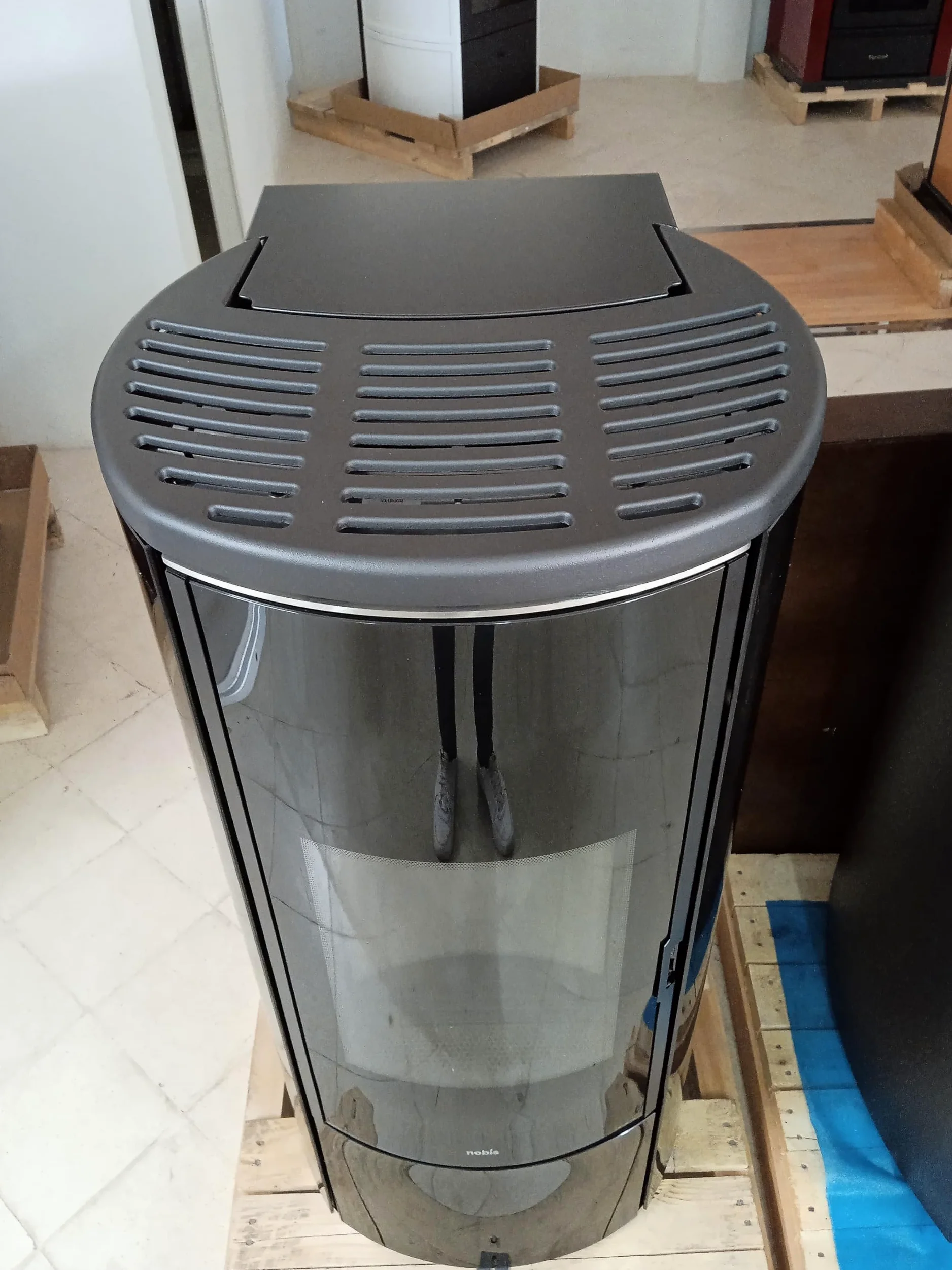 Termostufa a pellet Nobis modello H12 V Shape Glass