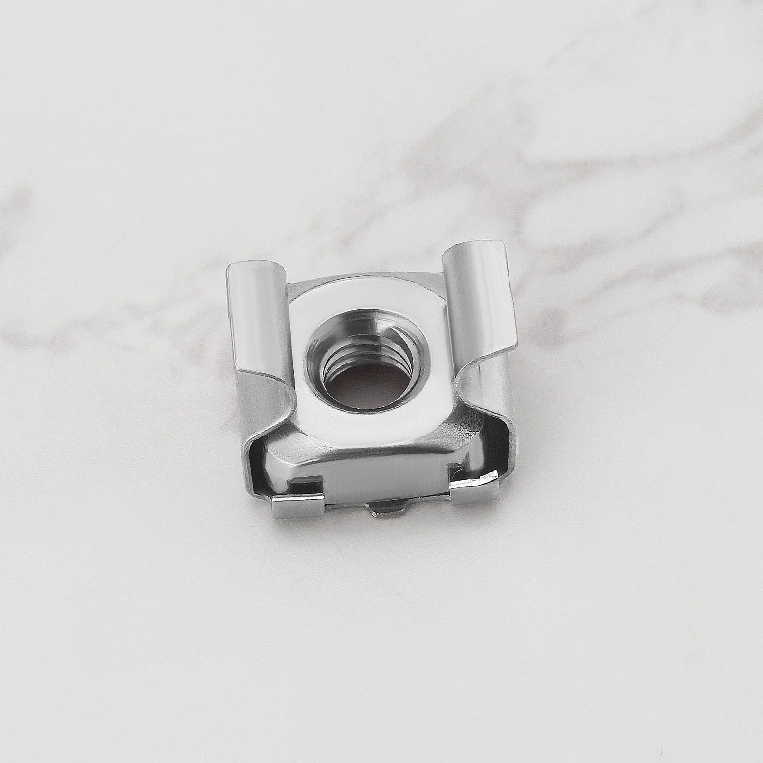 EMSea M5 304 Stainless Steel Cage Nuts 20-Pack for Server Rack Network Cabinet