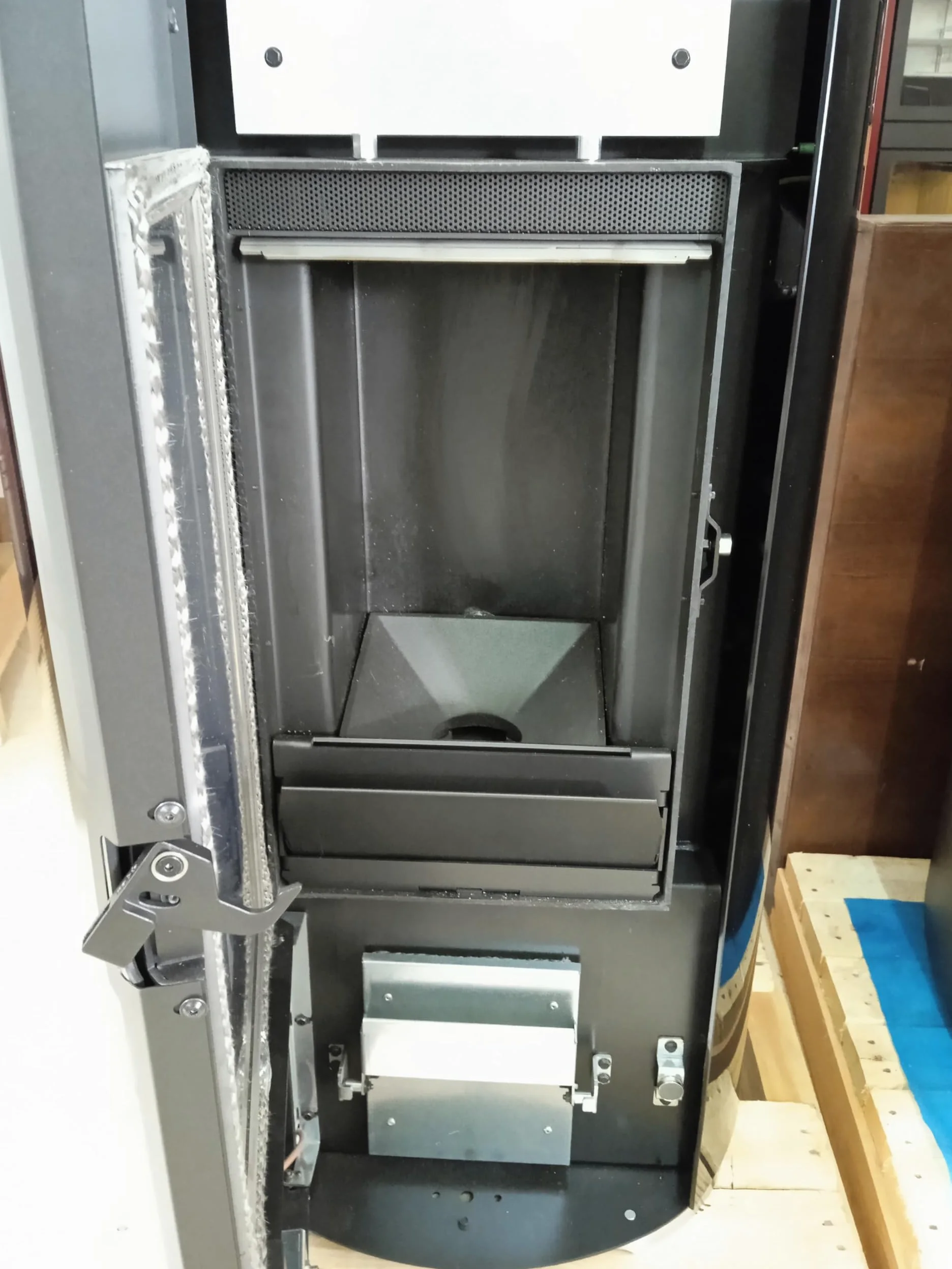 Termostufa a pellet Nobis modello H12 V Shape Glass