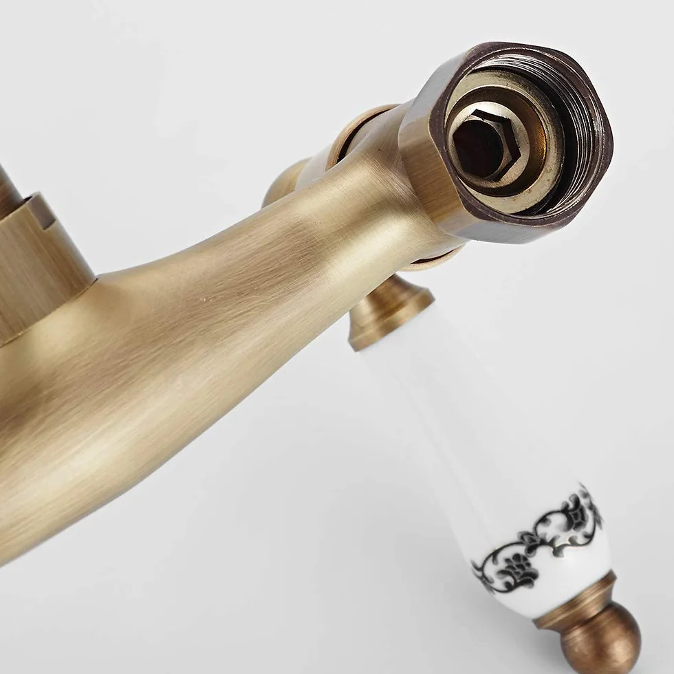 Rubinetto Bronzo a Muro in Ottone con Doppio Manopole in Ceramica Rotazione 360 ° Rubinetto per Cucina a Parete Vintage Supporto Caldo e Freddo Raffinato