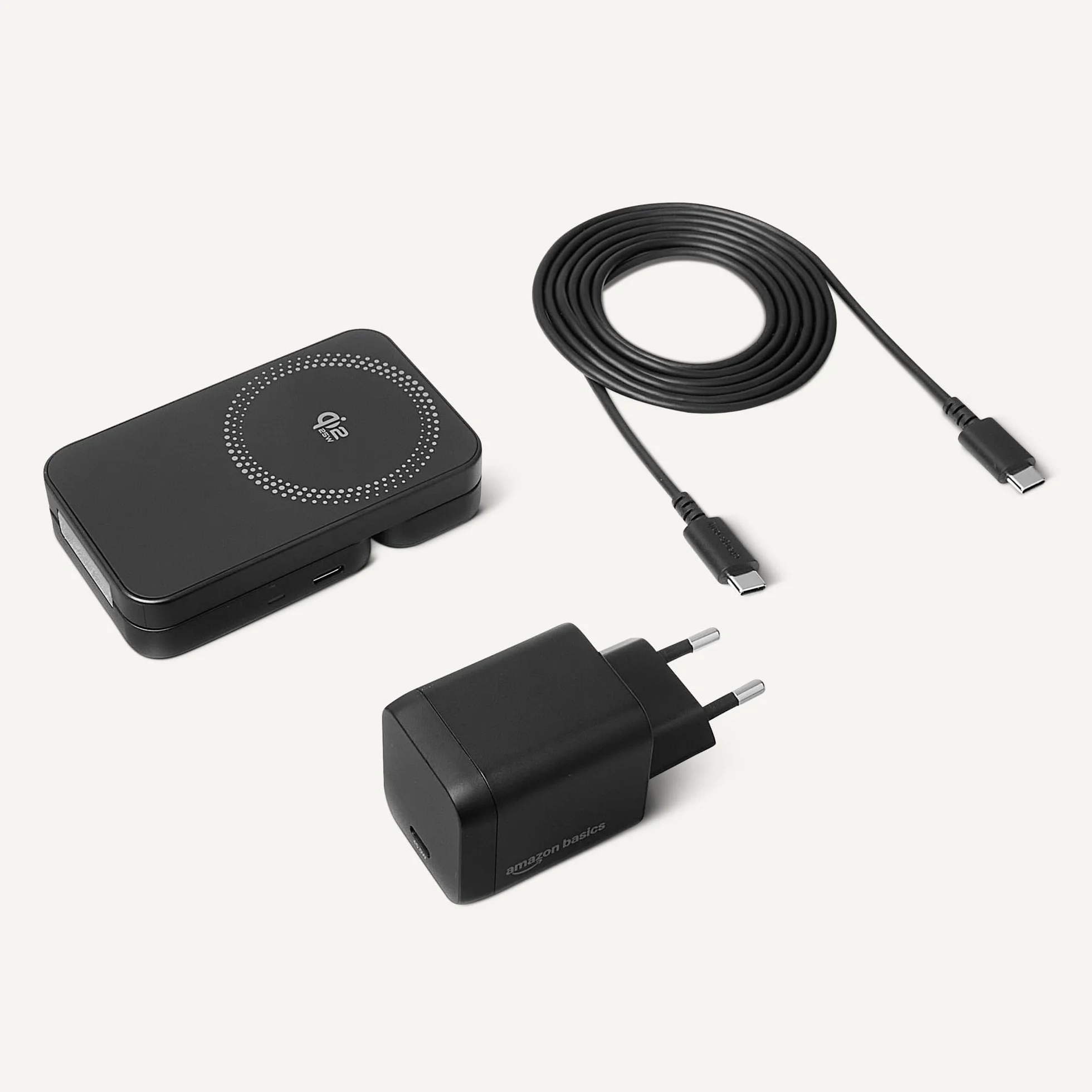Amazon Basics, Stazione di ricarica wireless 3 in 1 con certificazione Qi2.2 da 25W supporto pieghevole compatibile MagSafe per iPhone 17/16/15/14/13/12,Apple Watch,AirPods,con adattatore da 45 W,Nero