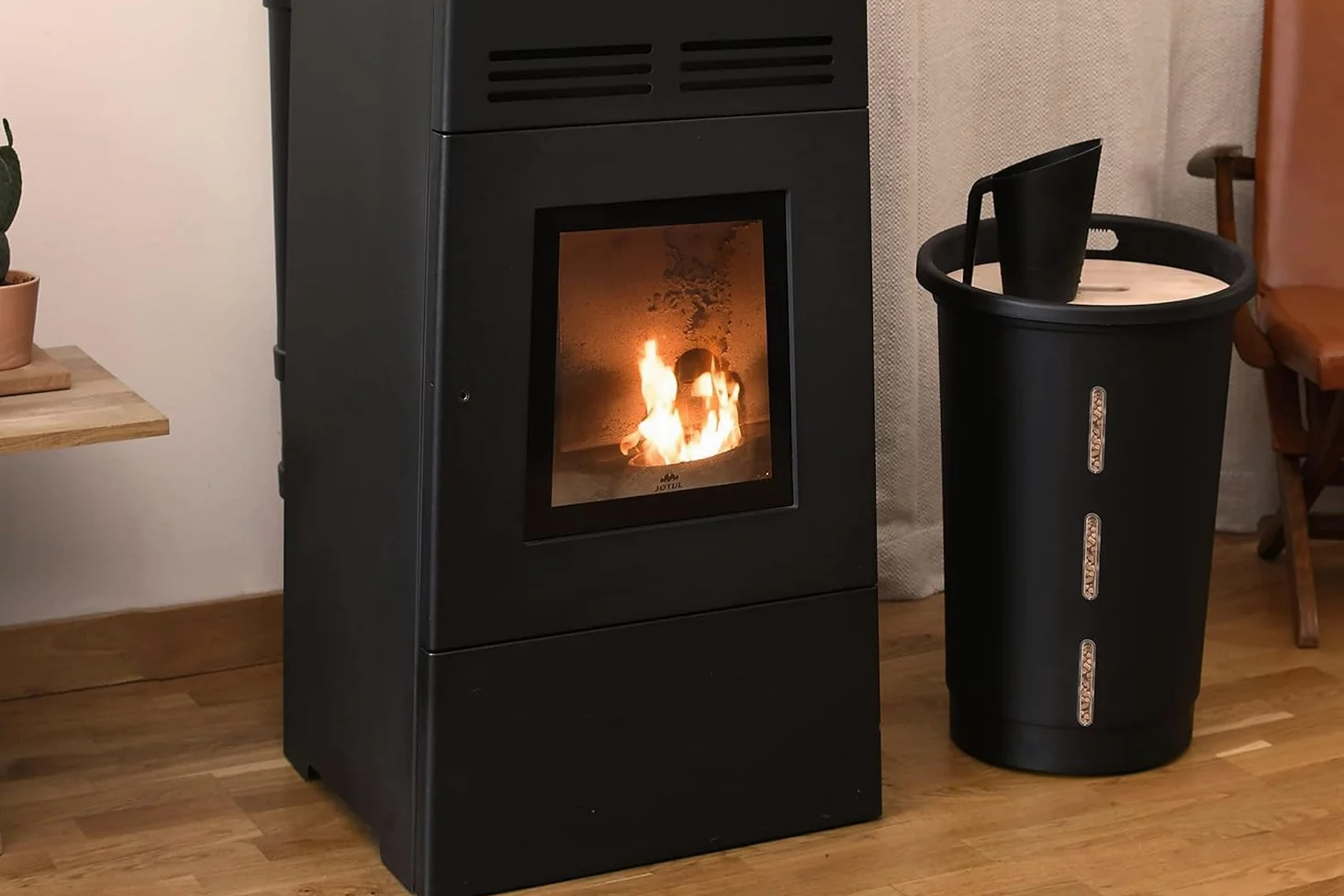 EDA - Baule per pellet Jura Montania con ruote 38 L - per 25 kg di pellets - nero, 010478 NO, Ø 39,7 x 60,5 cm