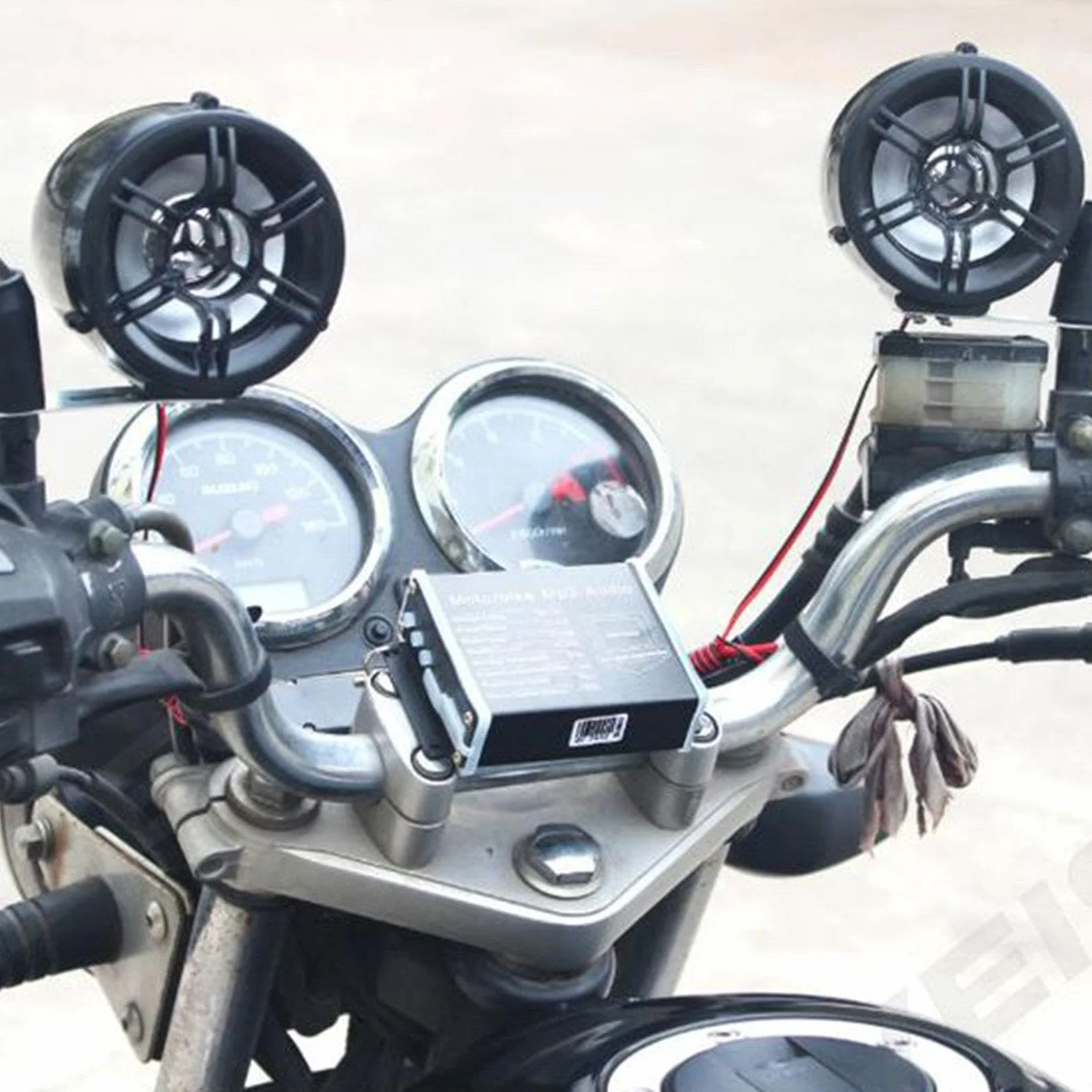 audio per moto, altoparlanti impermeabili per moto, altoparlanti stereo da 10,2 cm, amplificatore AUX MP3 integrato classe D da 300 Watt, adatto per manubri da 1 a 1,25 pollici