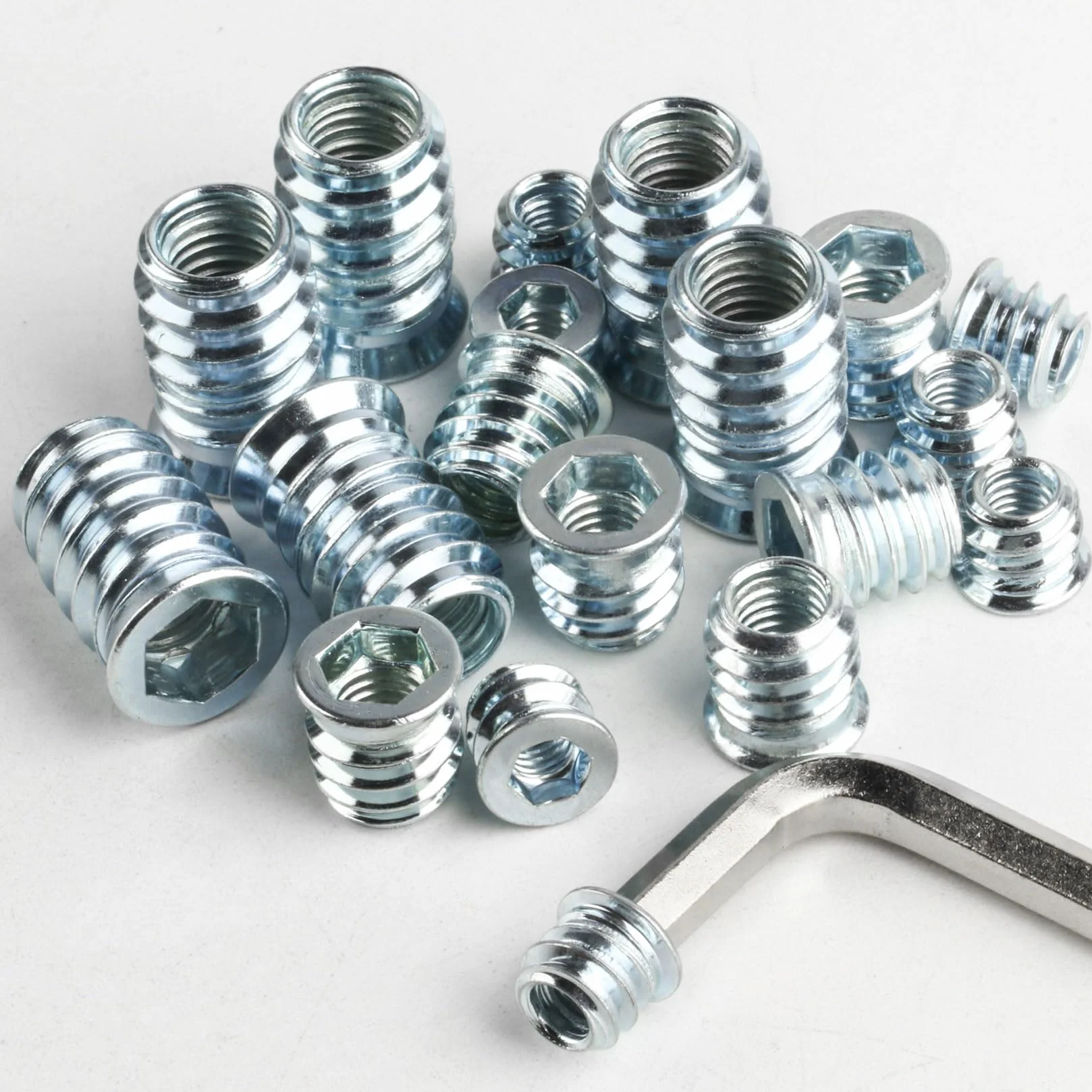 50 Pz Inserti Filettati Dado M6 x 10mm, Rivetti Filettati, Boccole Filettate per Legno, Dado Avvitabile Manicotti Filettatio, Bussole Filettate a Esagono Incassato per Mobili Legno