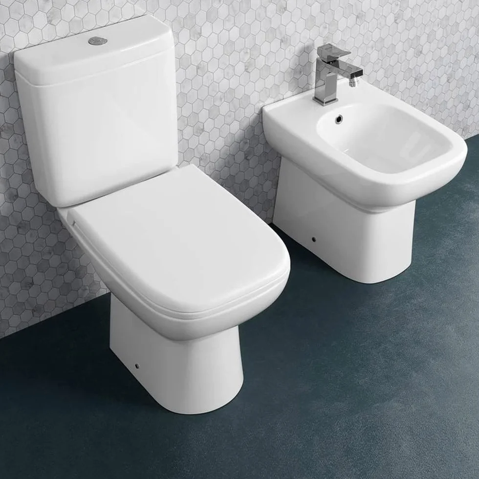 Coppia di sanitari monoblocco con scarico a pavimento e cassetta in ceramica, bidet FILOMURO e copriwc originale, ORIGIN