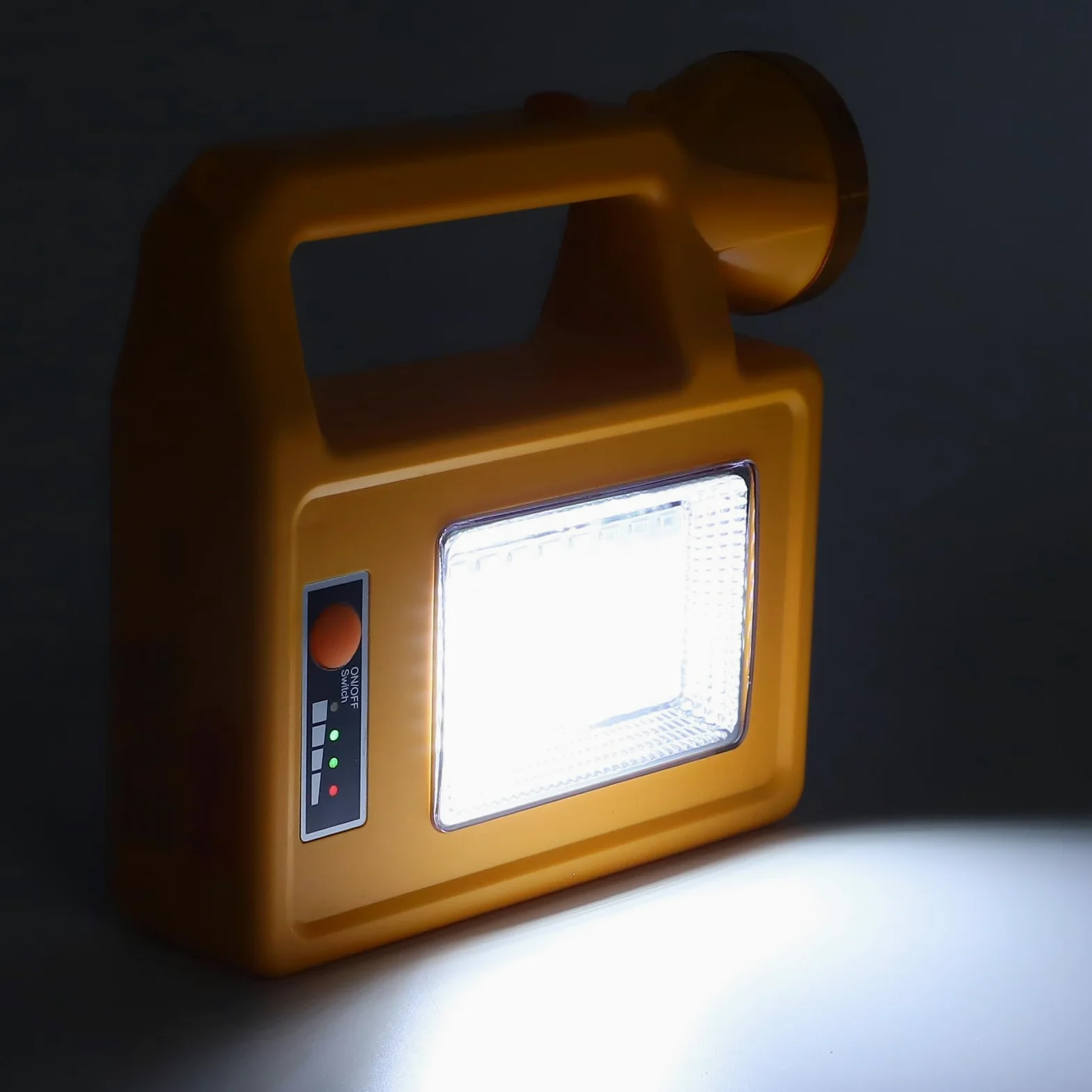 Torcia Solare LED Ricaricabile Impermeabile Multifunzione per Campeggio Ed Emergenza 6000mAh Materiale ABS