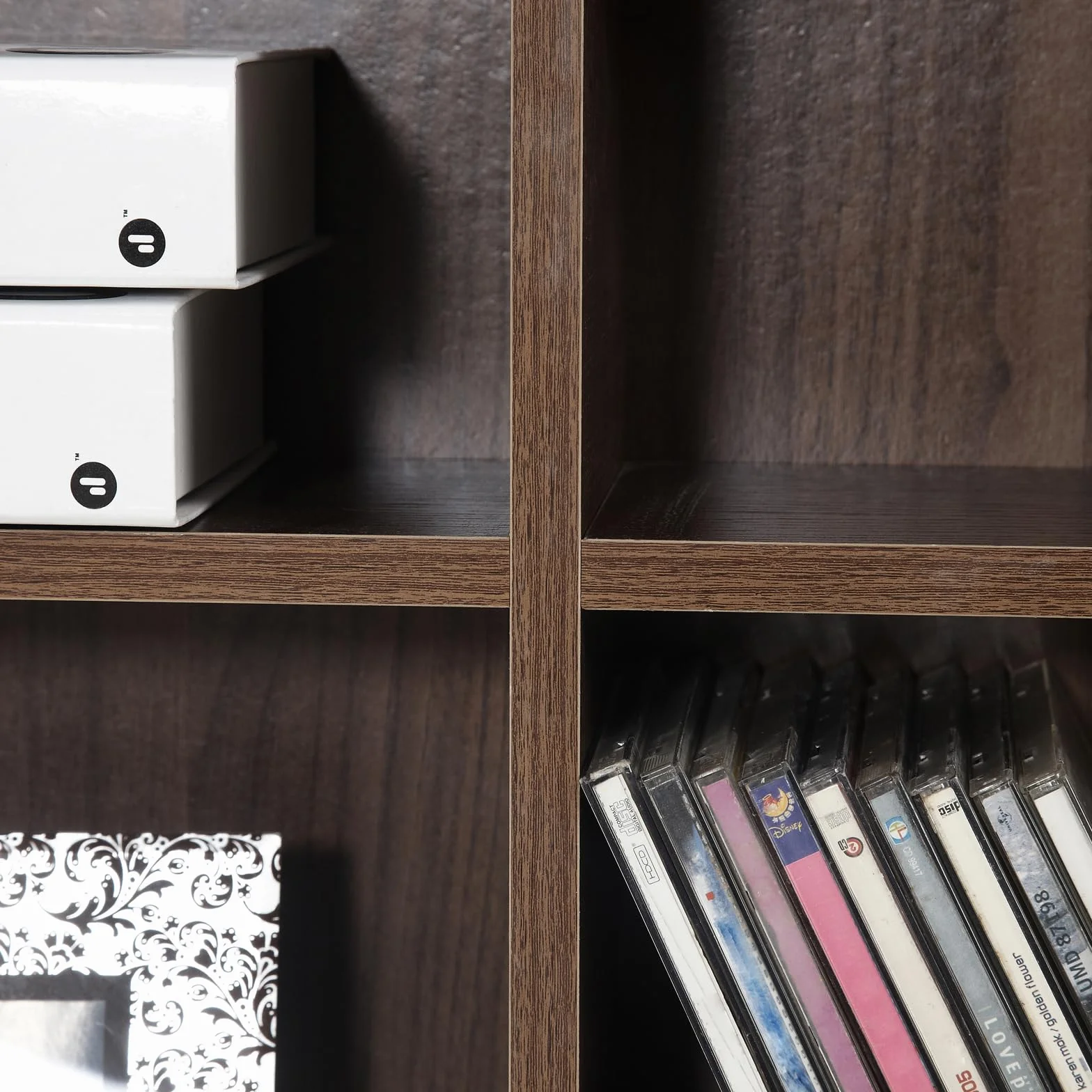 HOMCOM Mobile Porta CD con Ripiani Regolabili, Scaffale Porta 1116CD/528DVD Salvaspazio in Legno, Mobile Portacd con 36 Scomparti, per Soggiorno, Camera da Letto, Ufficio, 102x23.5x195 cm, Marrone