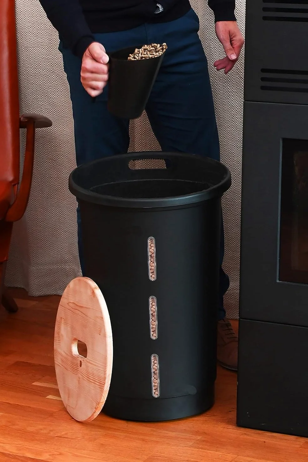 EDA - Baule per pellet Jura Montania con ruote 38 L - per 25 kg di pellets - nero, 010478 NO, Ø 39,7 x 60,5 cm