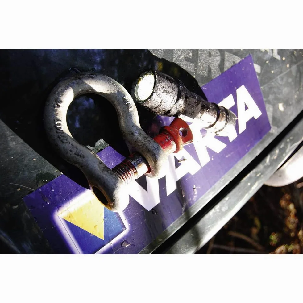 Varta 18701 Torcia LED a Mano Indestructible Flashlight F20, 1 Watt, 2 pile Stilo AA Longlife Power Incl, 170 Lumen corpo alluminio resistente a urti, cadute 4mt, acqua IPX4, per attività Outdoor e Professionali, gancio integrato
