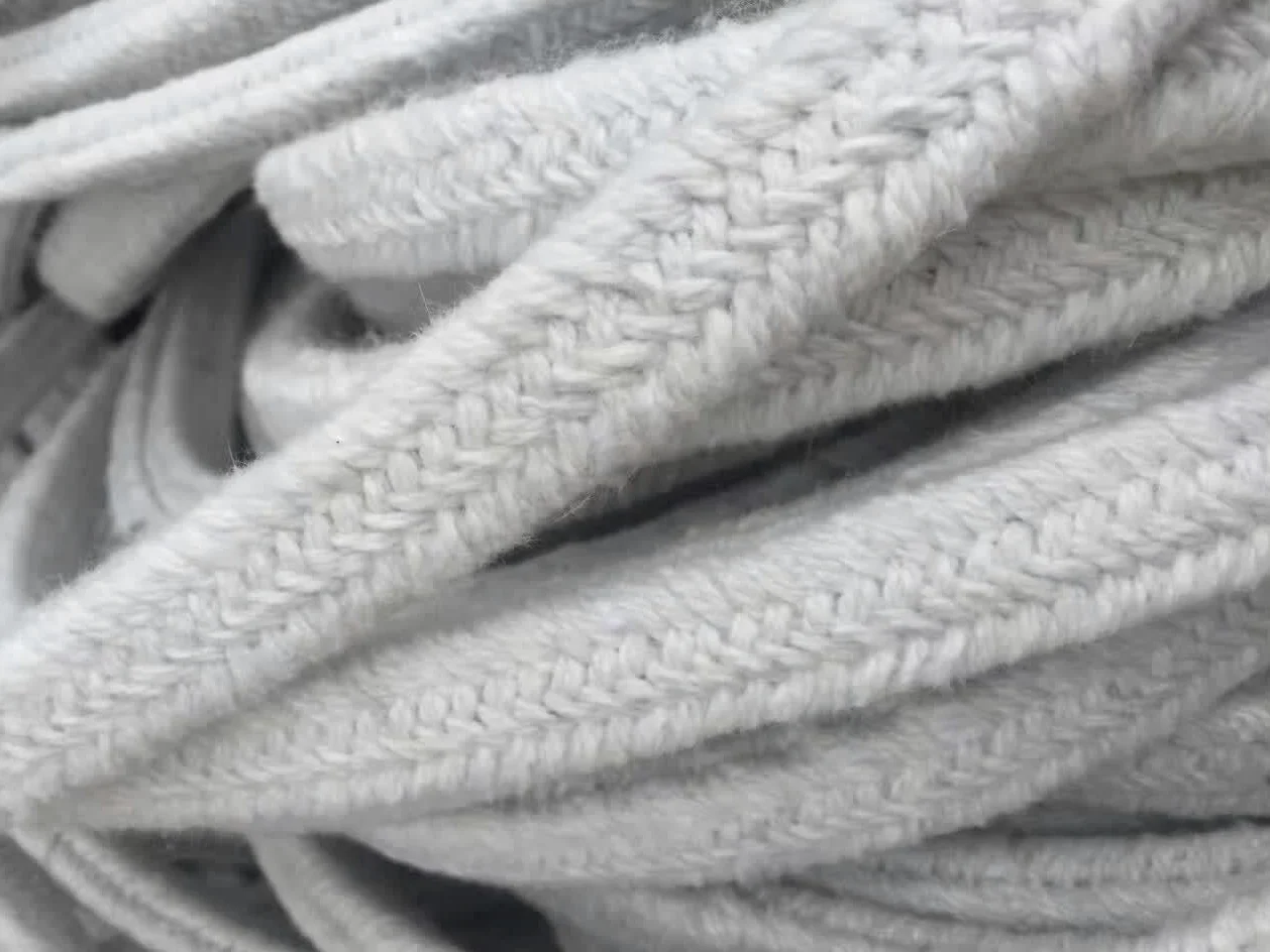 Nastro adesivo in fibra di ceramica ad alta temperatura – 5 m di isolamento ignifugo per sigillatura industriale e uso ad alta temperatura (20 mm x 20 mm)