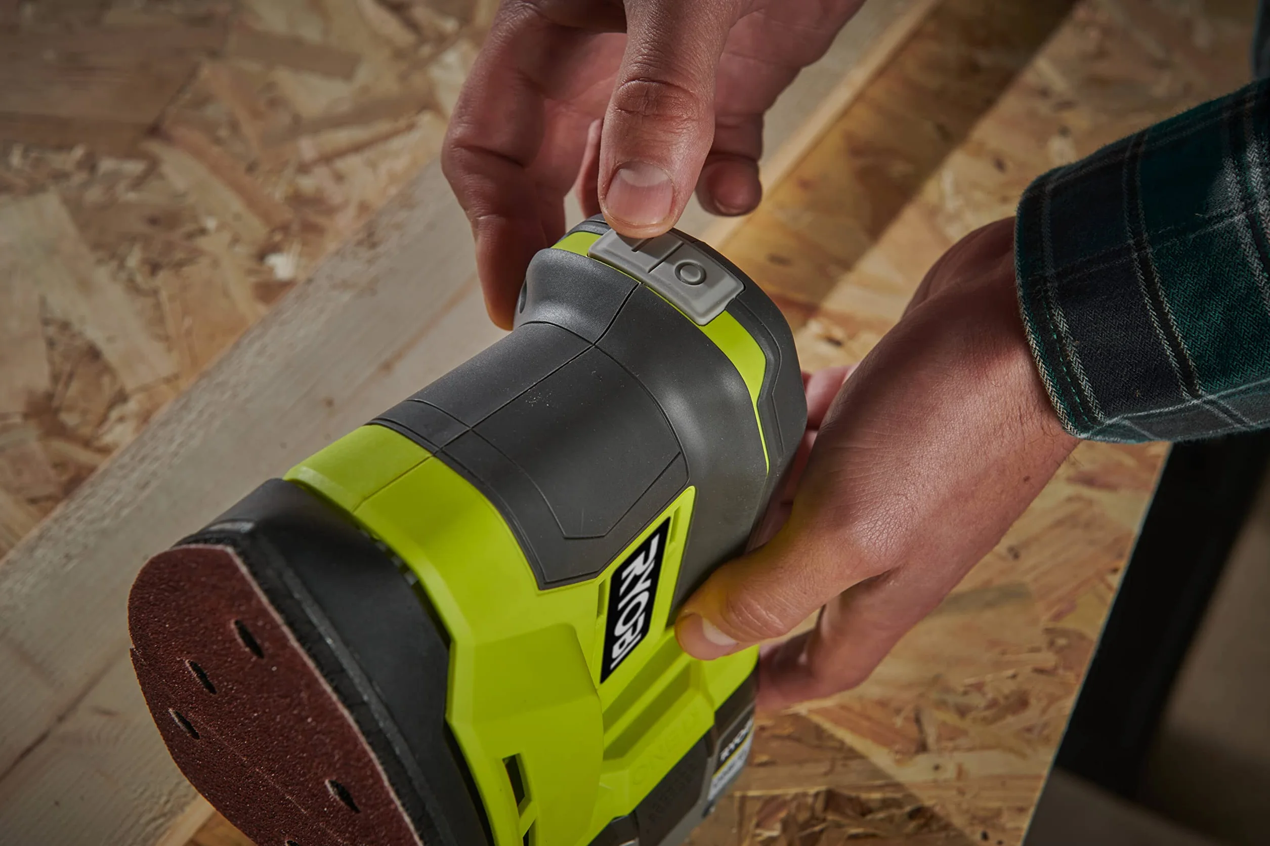 Levigatrice orbitale Ryobi R18PS-0 a batteria