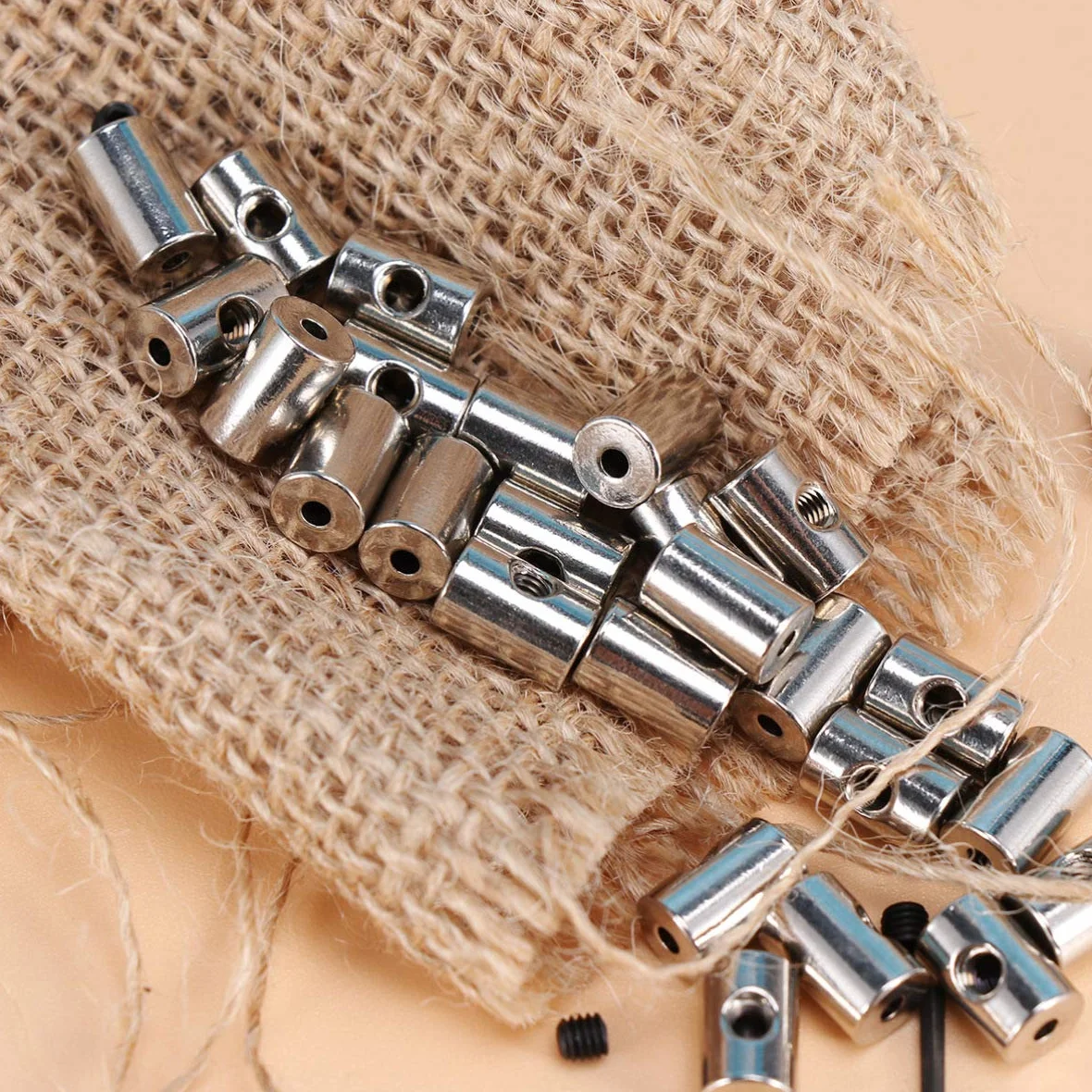 Set 50 Pezzi Pin Backs in Metallo Argento Meccanismo di Bloccaggio per Vest e Distintivi