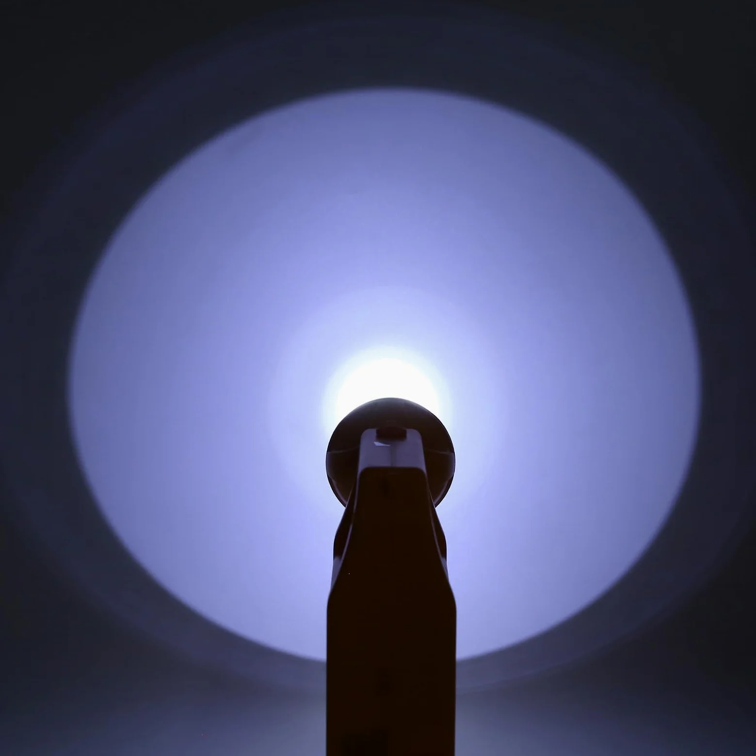 Torcia Solare LED Ricaricabile Impermeabile Multifunzione per Campeggio Ed Emergenza 6000mAh Materiale ABS