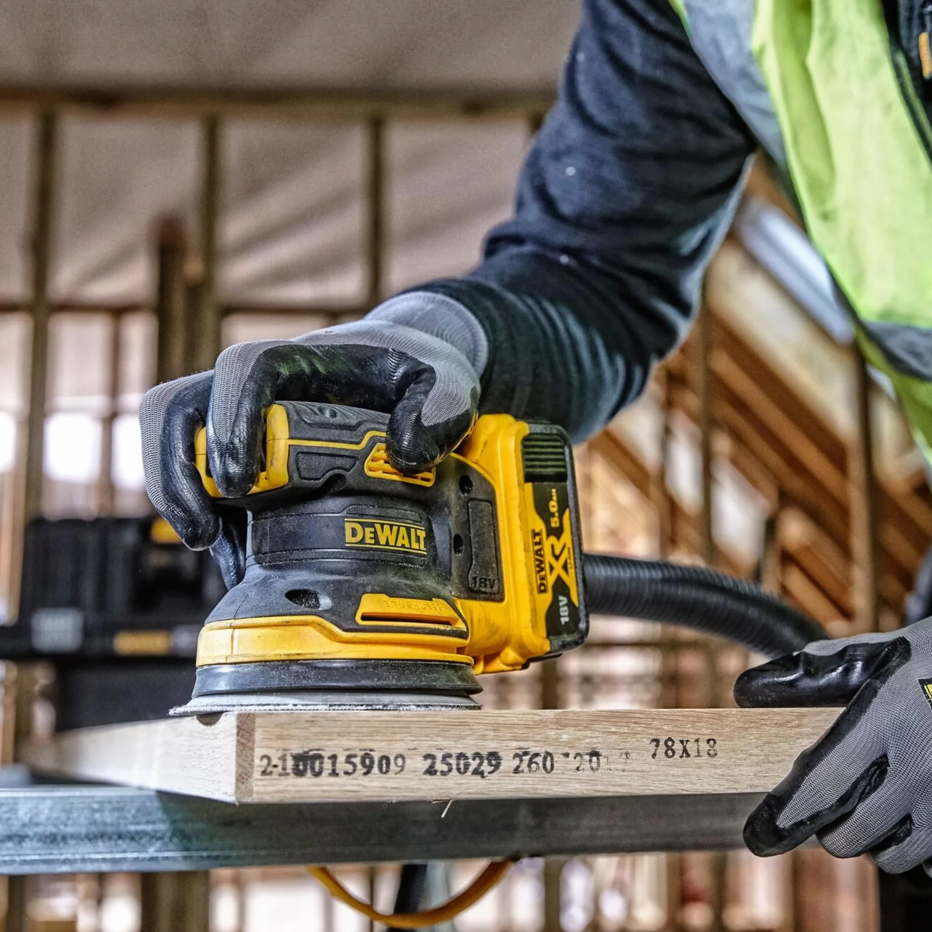 DEWALT Levigatrice Rotorbitale Brushless 18V XR, Platina 125mm, Regolazione Velocità, Impugnatura Ergonomica, Hook & Loop, Basse Vibrazioni, Interruttore Sigillato, Solo Corpo – DCW210NT-XJ