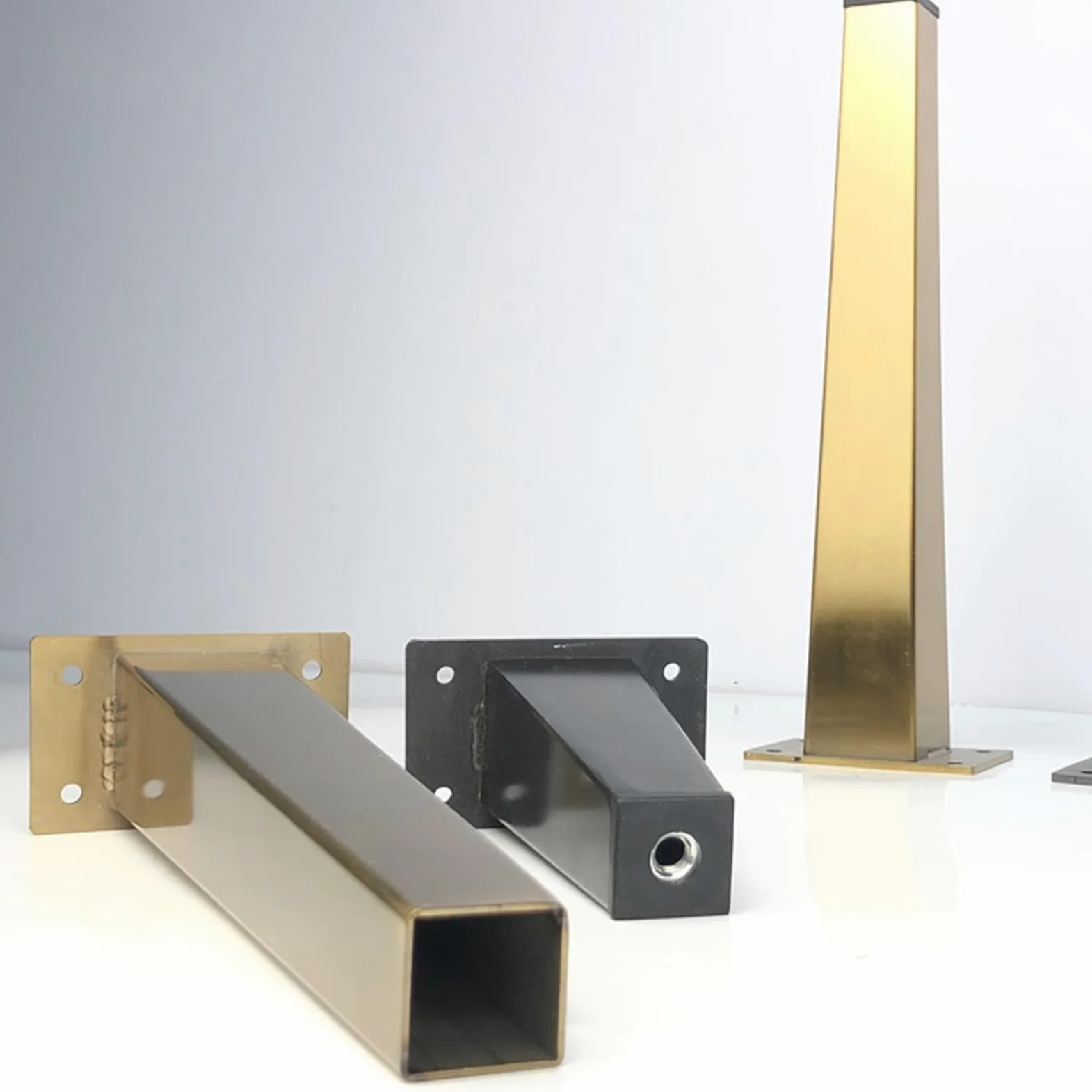 Generico Gambe per Mobili Piedini Regolabili Conici per Tavolo 4 Pezzi in Acciaio Inox Spazzolato Superficie Elettrolitica Altezza Piedini per Divano: 7-61 cm Piedini per Mobile 27,5 cm/10,8"