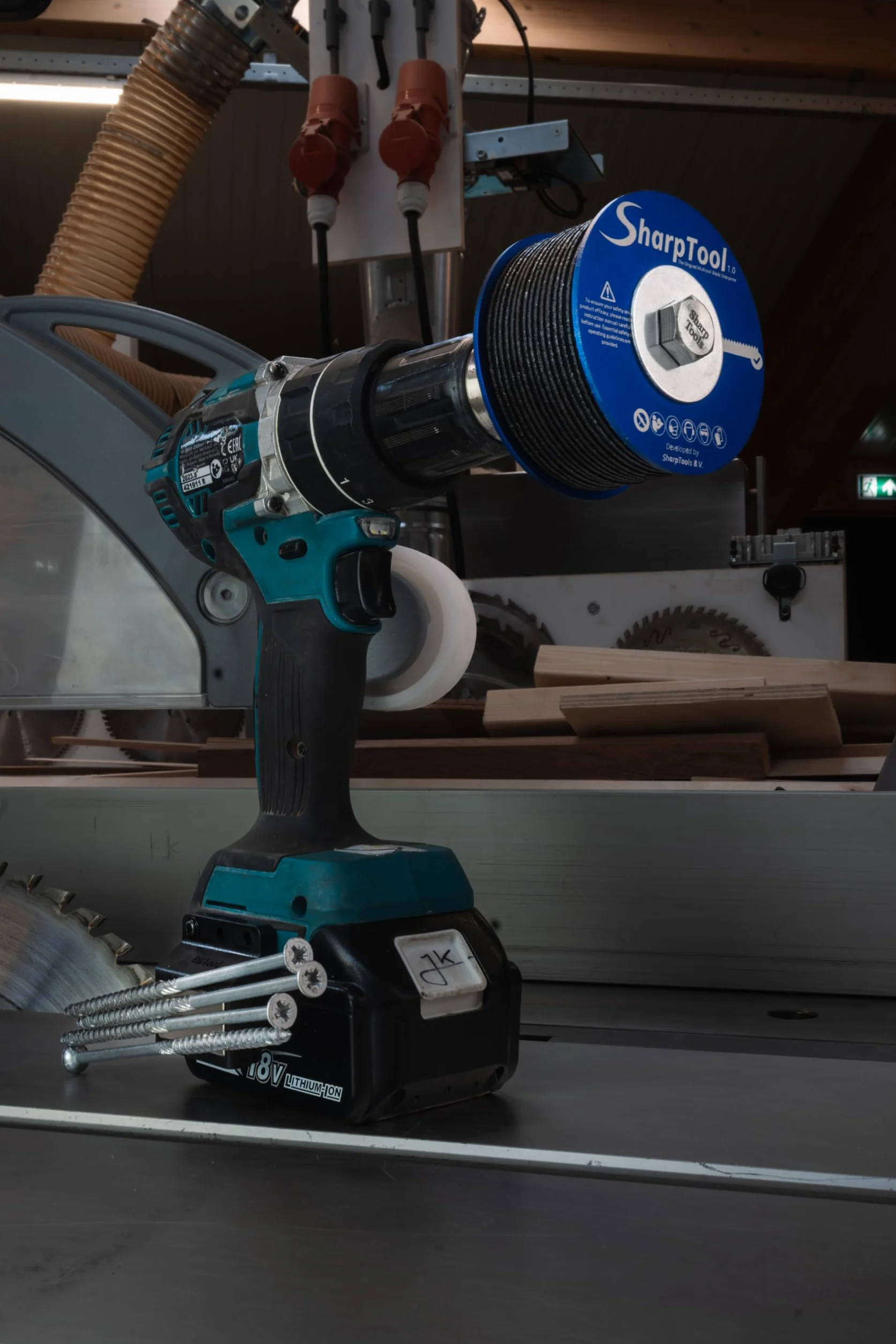 SharpTool 1.0 XL Lama Affilatrice per Multitool - Accessorio per Utensili Oscillanti Multifunzione per Affilare Lame da Taglio a Immersione - Affilatore per Lame da Trapano - 68 mm