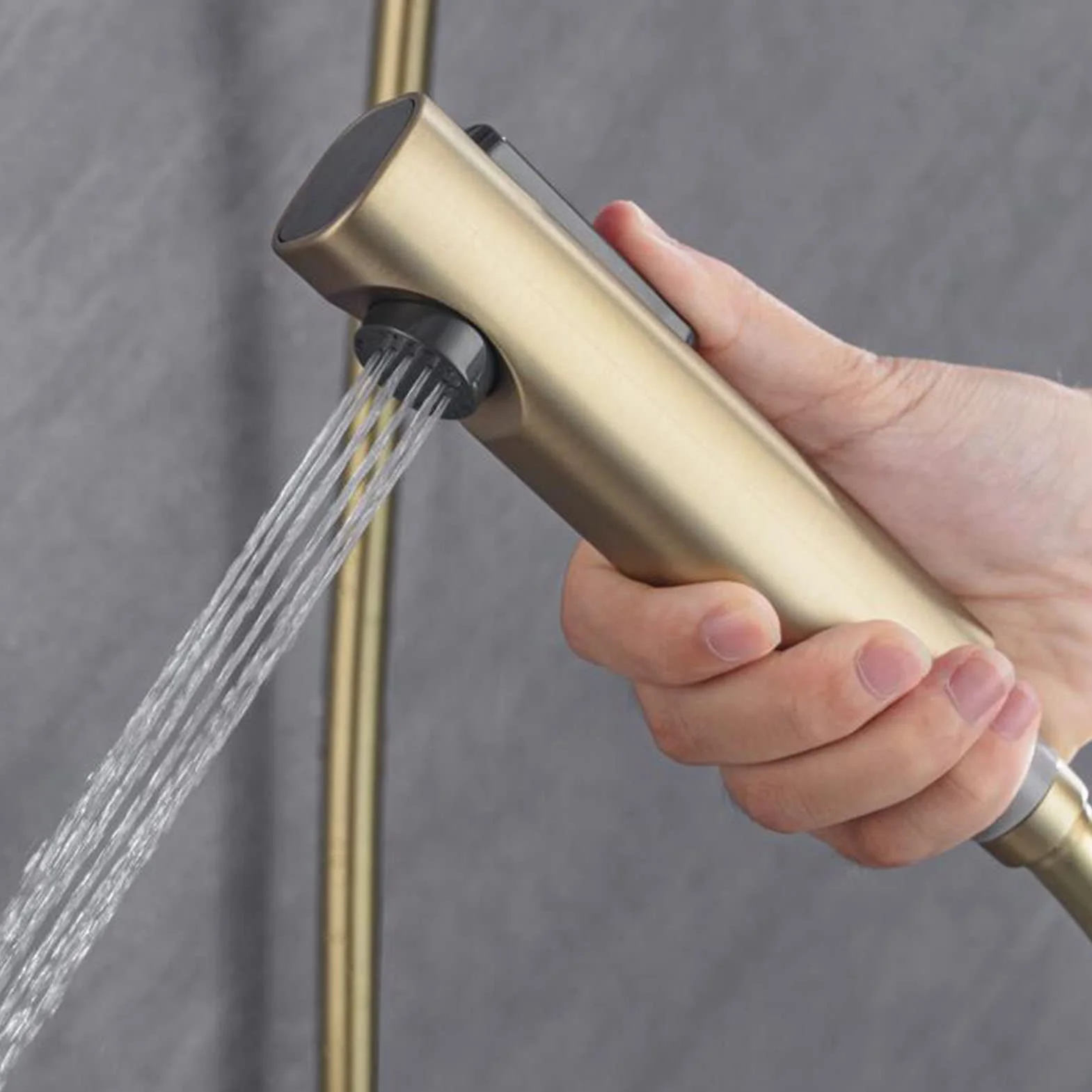 Rubinetto per Vasca da Bagno a Parete, con Cascata, con doccetta, doccetta per Bidet, Set Doccia termostatico, Rubinetto con Maniglia Singola, Oro Spazzolato, Spazzolato G (Nero)