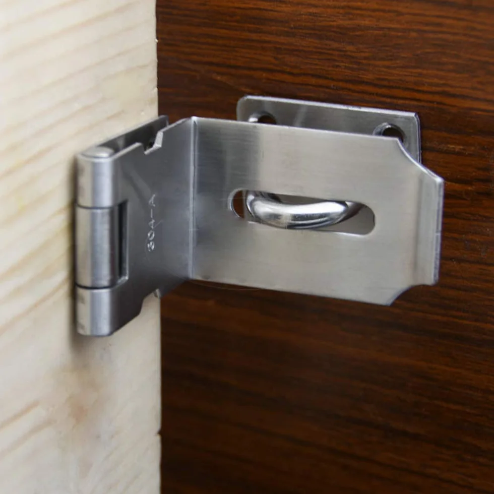 Scrocco Hasp per Porta a 90 Gradi, Chiusura a Scatto in Acciaio Inox Nichel Satinato per Porte Scorrevoli e Da Fienile