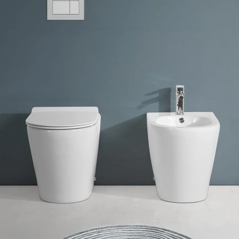 Coppia Sanitari Filomuro Serie Ukra WC E Bidet Ceramica Bianco Rimless Soft-Close