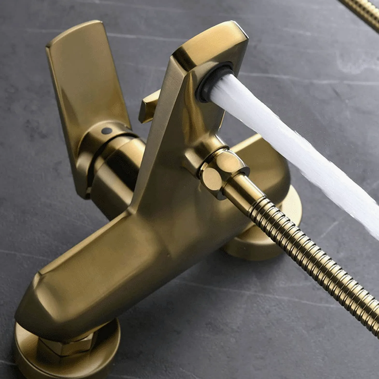 Rubinetto per Vasca da Bagno a Parete, Oro Spazzolato, con doccetta, spruzzatore per Bidet, Miscelatore monocomando, Set Doccia per Bagno, Ottone alla Moda