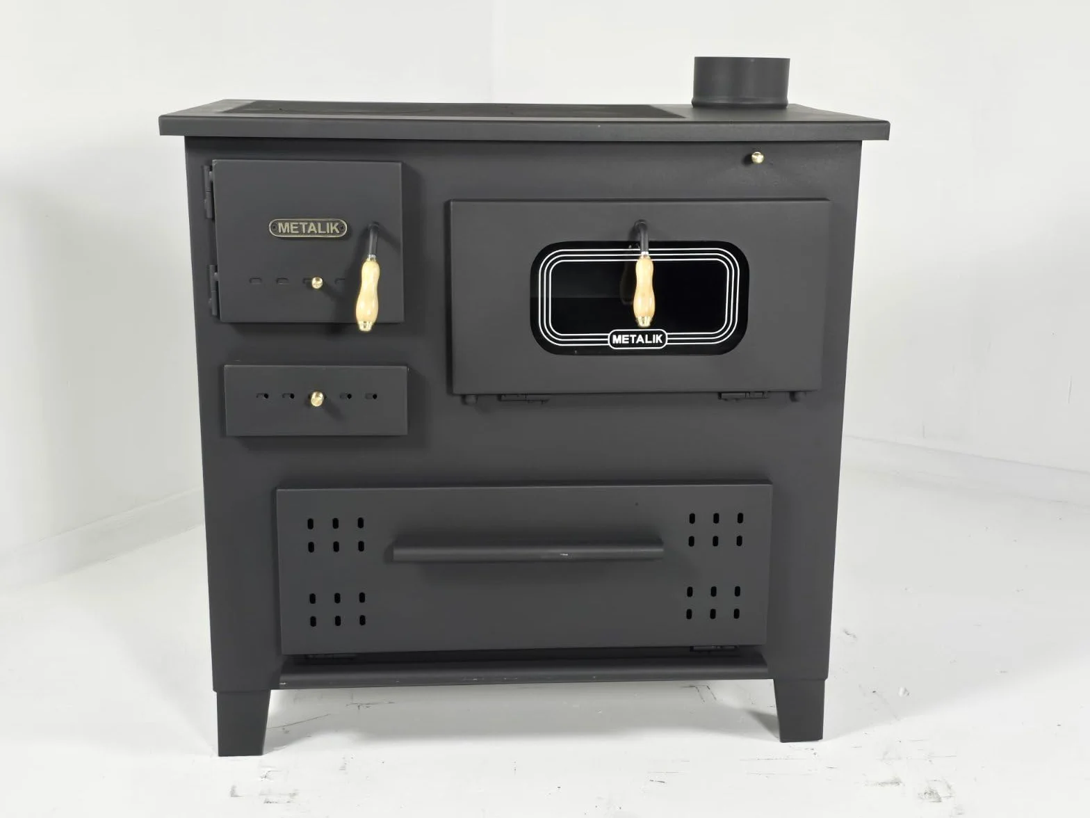 Cucina a legna con piano in ghisa - 8.3 Kw