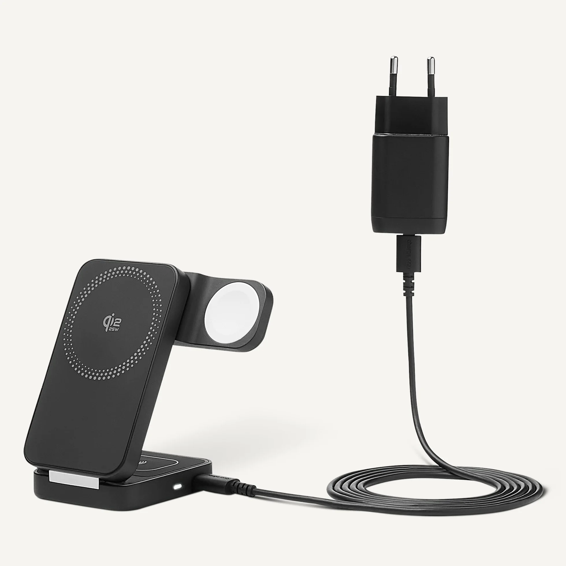 Amazon Basics, Stazione di ricarica wireless 3 in 1 con certificazione Qi2.2 da 25W supporto pieghevole compatibile MagSafe per iPhone 17/16/15/14/13/12,Apple Watch,AirPods,con adattatore da 45 W,Nero