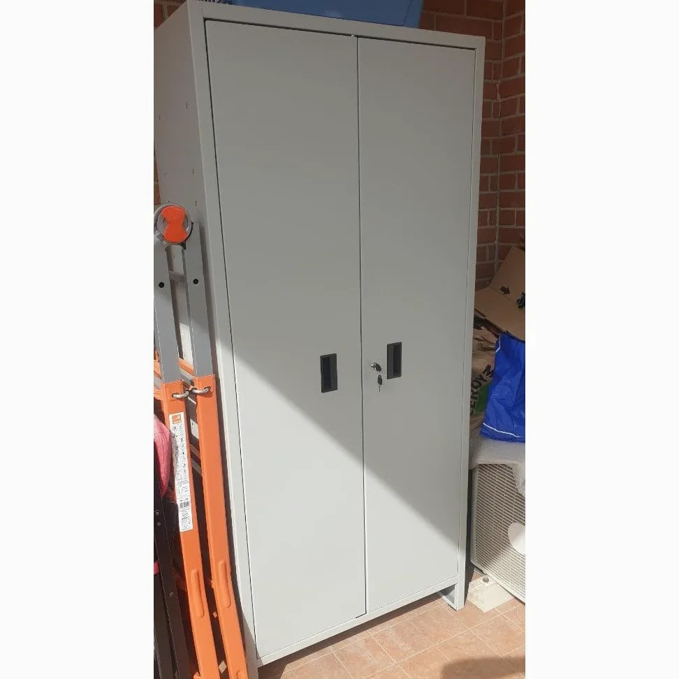 Armadio portascope da Interno in Metallo con Serratura - 60x40xH180 cm