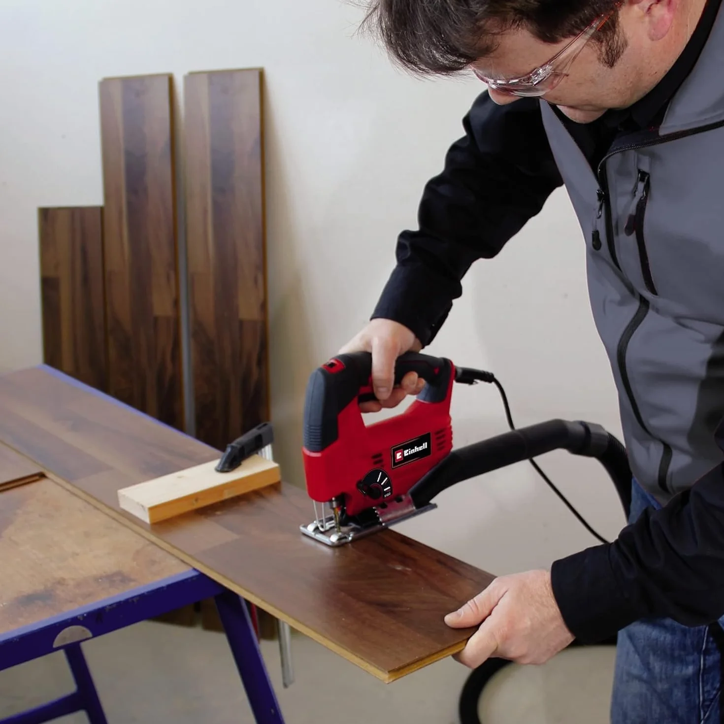 Seghetto alternativo Einhell TC-JS 80/1 Kit (550 W, altezza di sollevamento 20 mm, movimento pendolare, profondità di taglio 80 mm in legno, 10 mm in acciaio, 3.000 min-1, incl. 3x lame attacco a T)