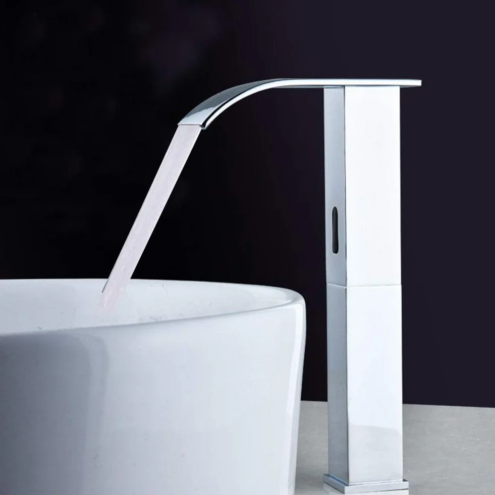 Rubinetto Lavabo Bagno con Sensore a Infrarossi Touchless Flusso a Cascata in Ottone Anticorrosione