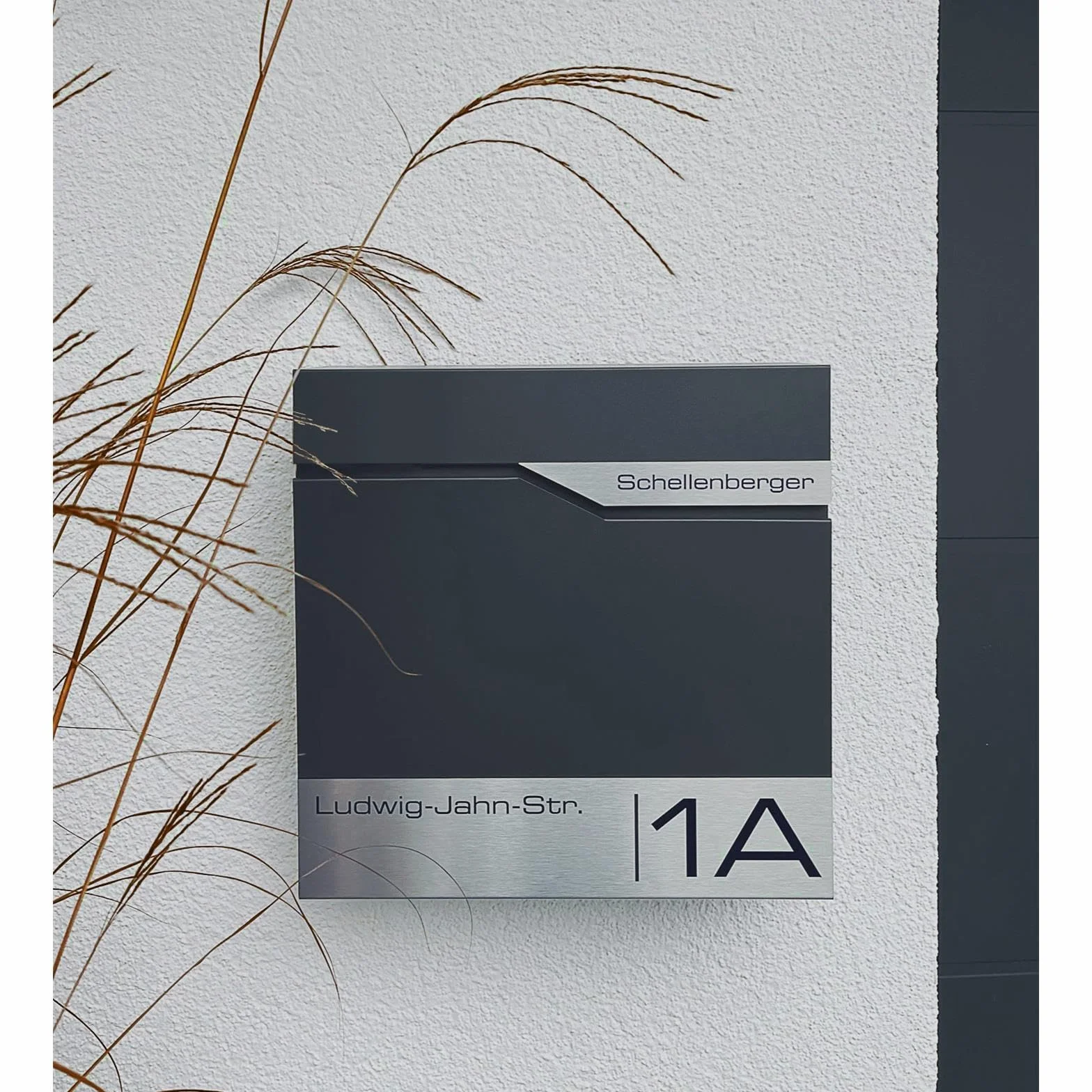 Metzler Moderna Cassetta Postale Con Portagiornale Antracite RAL 7016, Acciaio Inossidabile V2A, Da Parete
