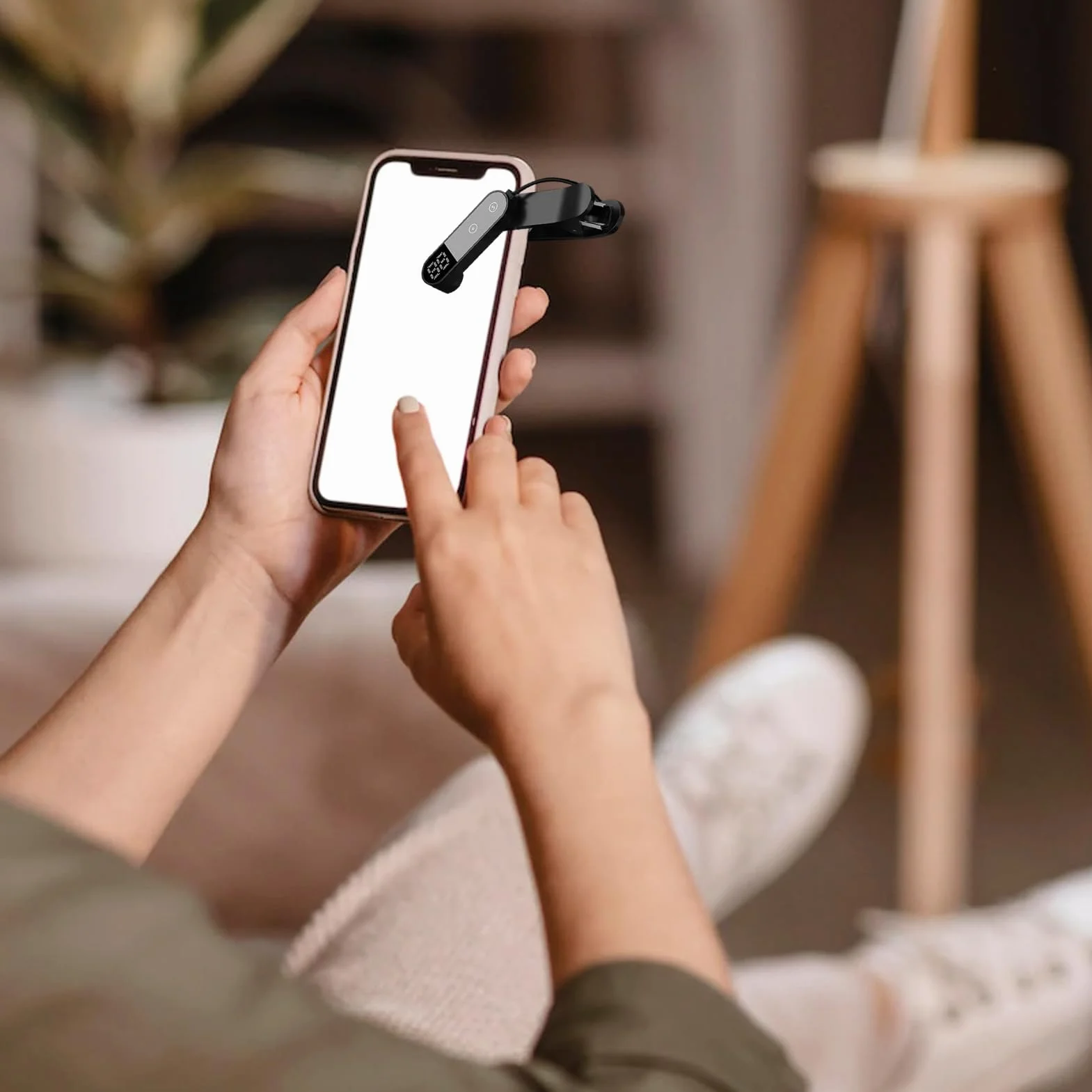 Generico Clicker Automatico | Toccatore per Smartphone Silenzioso con velocità Regolabile | Dispositivo Auto Touch Clicker Istantaneo - per Giochi Piace Ricompense Social Media