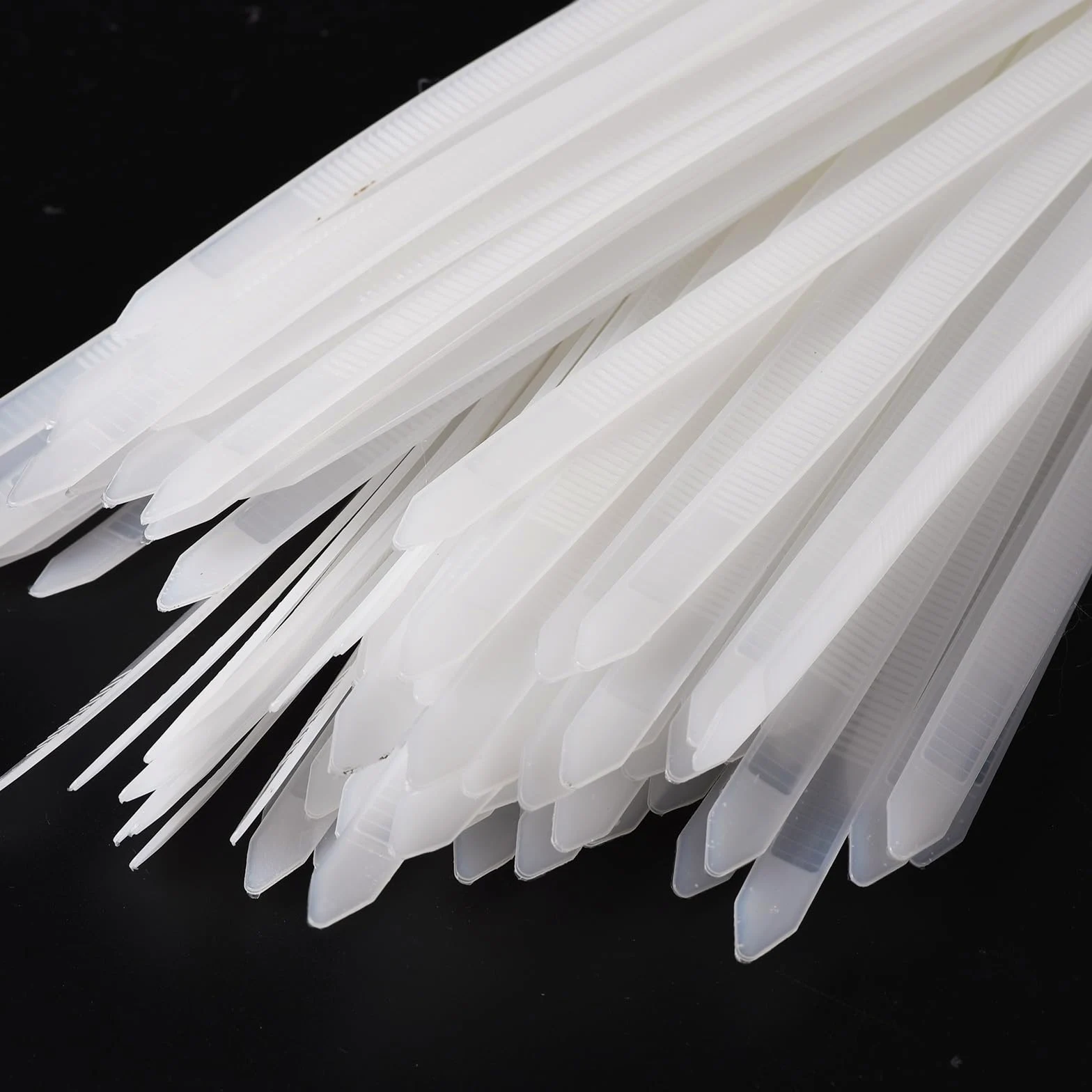 QUARKZMAN 50 Pezzi di Fascette Stringicavo in Nylon Extra Lunghezza 900mm/35" 176 Lbs Auto-bloccatonti 10mm per Gestione Cavi, Colore Bianco