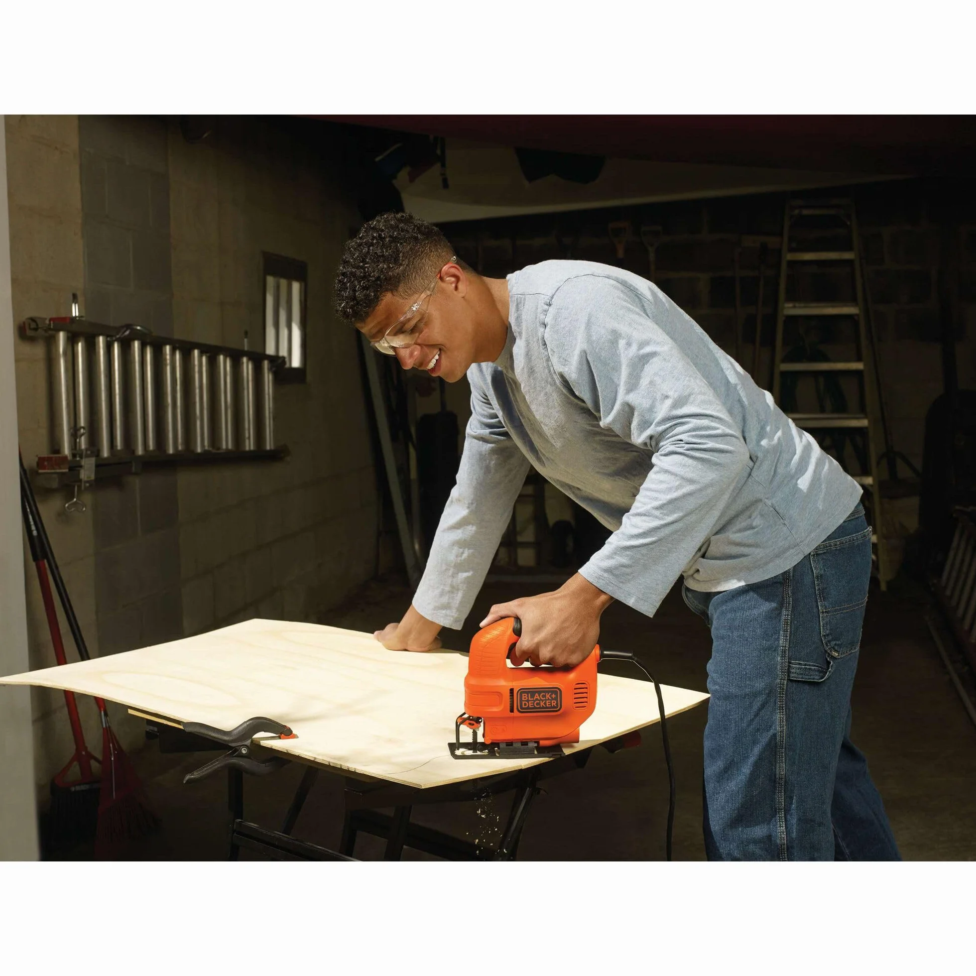 BLACK+DECKER Seghetto alternativo 400W. Sistema di inclinazione per tagli a 45°. 230 V. KS501-QS