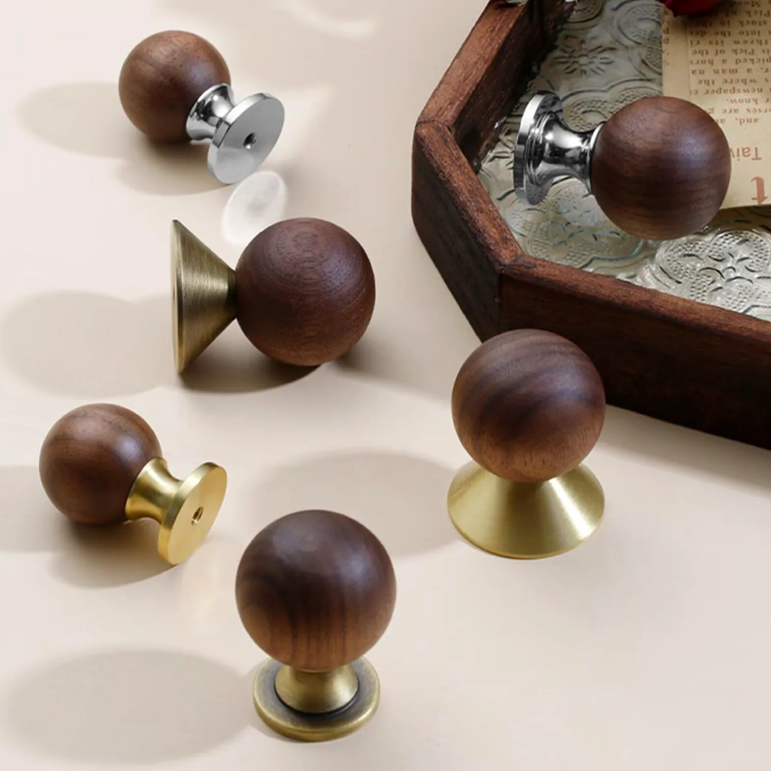 Set di 10 pomelli in legno naturale da 30 mm, semplici pomelli in legno massello di noce, maniglie per cassetti con viti, per mobili da cucina, porte, armadi, scrivanie, cassetti, librerie
