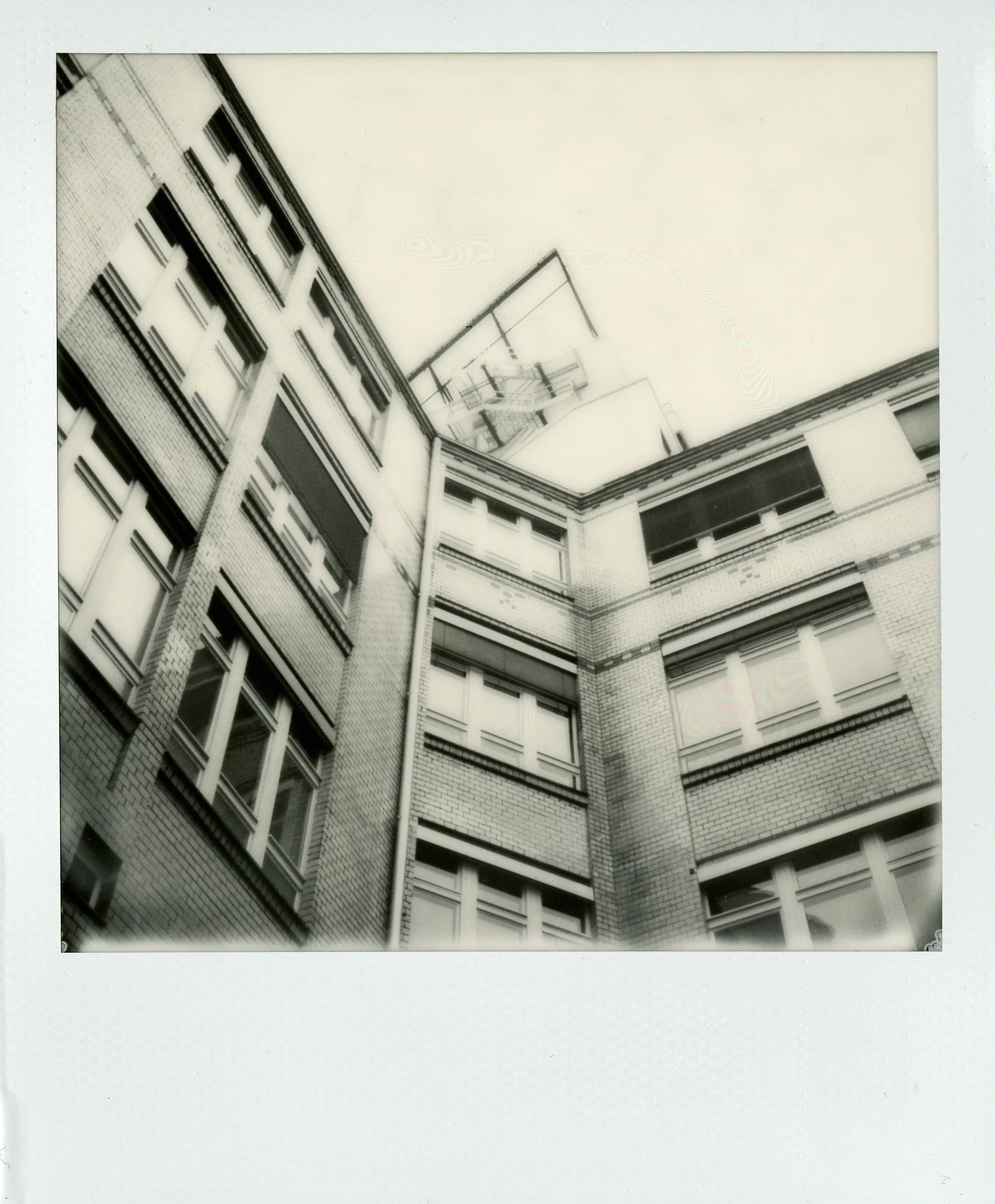 Impossible 4513 Pellicole Istantanee Black&White per Fotocamere Polaroid Serie SX-70, Frame Bianco
