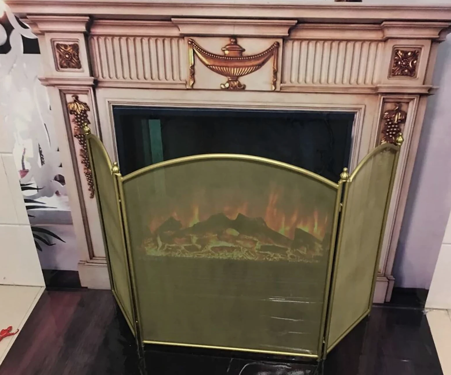 Parascintille Pieghevole Fire Guard in Oro con Finitura Anticata, Accessorio per focolare a 3 Pannelli, parascintille per Animali Domestici, parascintille per Camino con Rete Protettiva