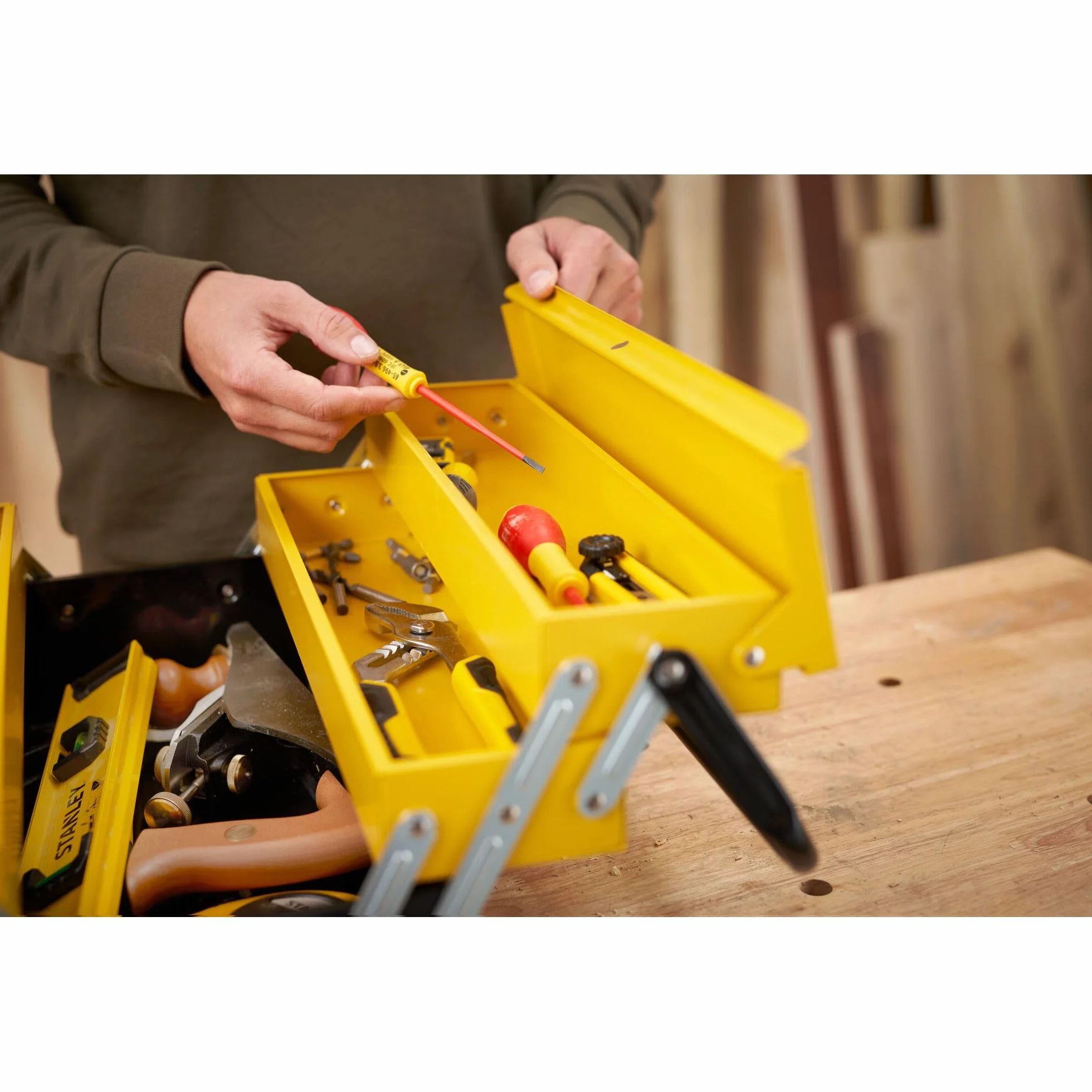 STANLEY Cassetta porta utensili in metallo 47.70 x 25.70 x 22.10 cm