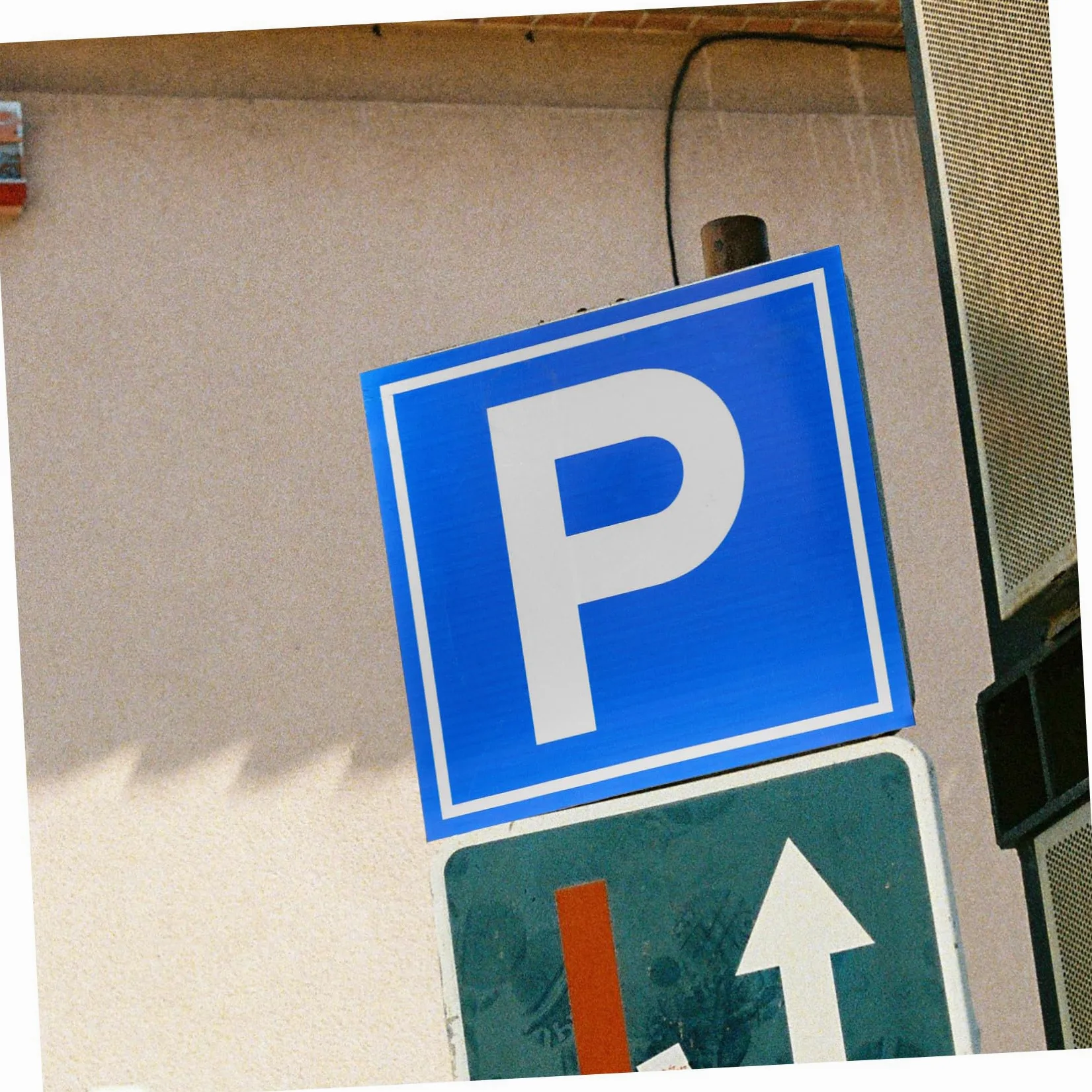 PartyKindom Cartello di Parcheggio Segnaletica Chiara e Facilmente Visibile Simbolo P in Lega di Alluminio per Parcheggi e Siti di Costruzione