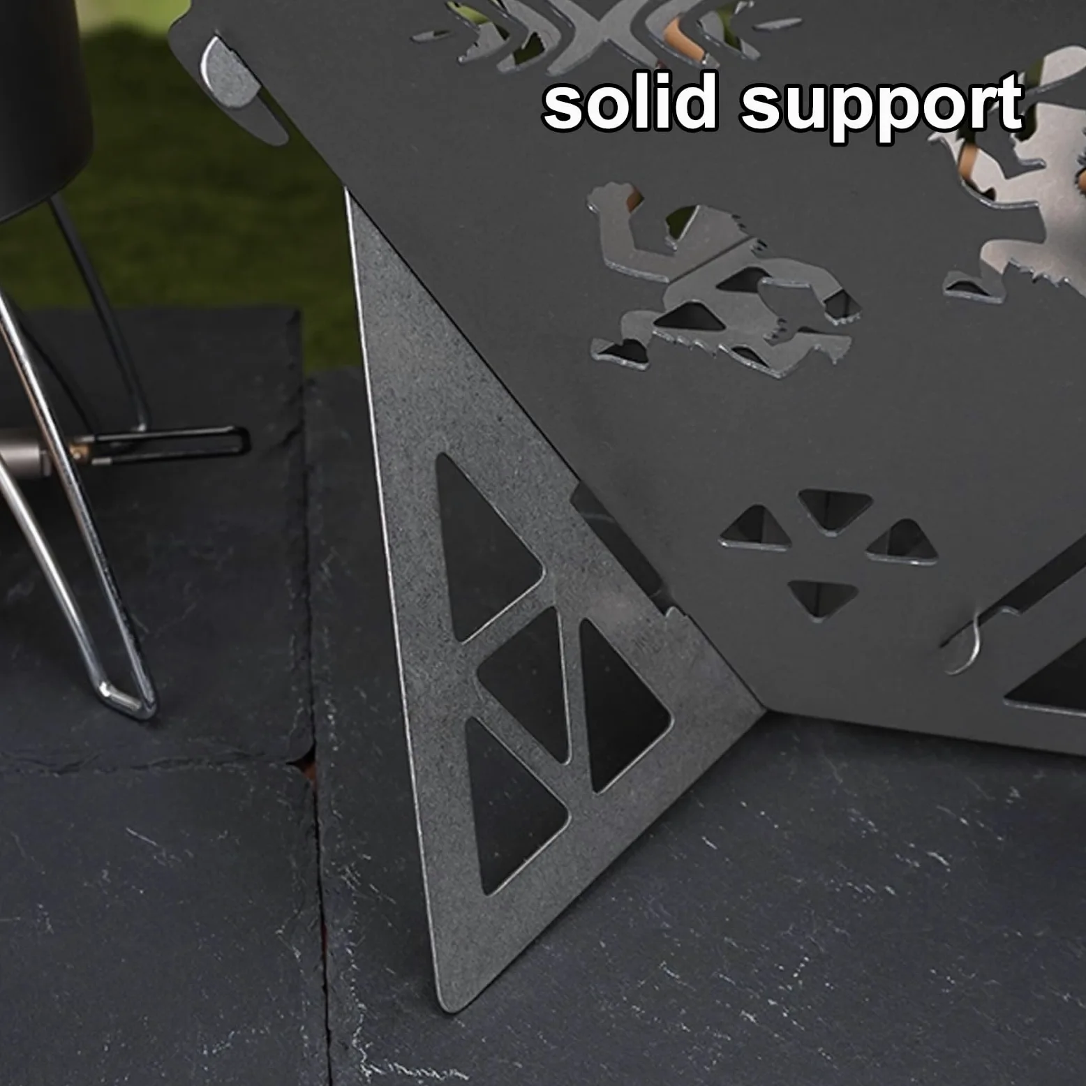 Braciere da Esterno Piccolo Modello Perforato Fornello da Esterno Molteplici Aperture di Ventilazione Base Triangolare Stabile Adatto per Attività All'aperto e Campeggio(A)