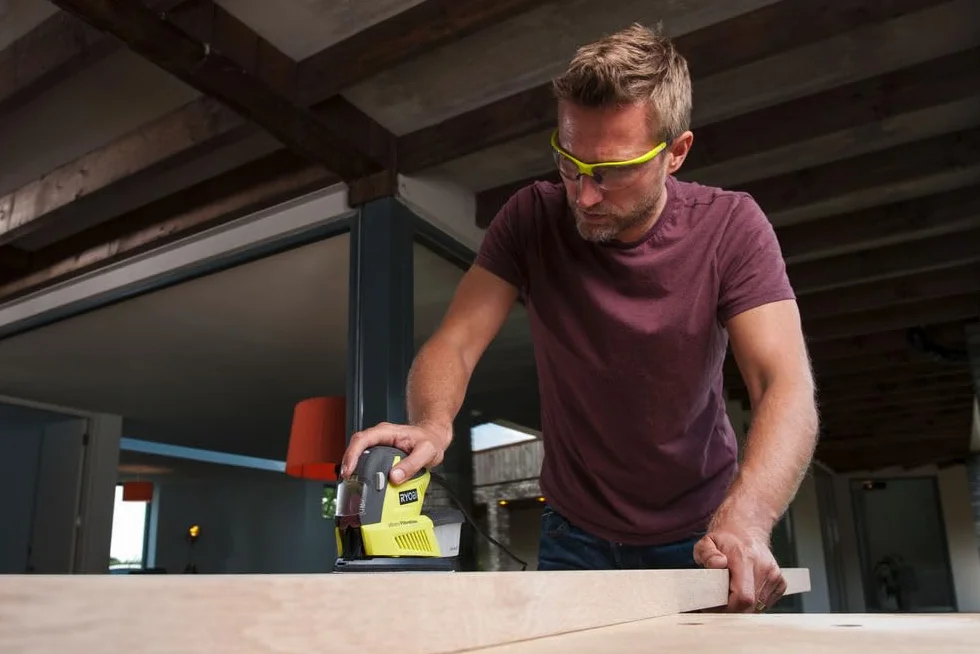 Ryobi Levigatrice Multifunzione a Filo 180W, Platorelli Intercambiabili Delta e Orbitale, 12.000 oscill./min, 30 Accessori