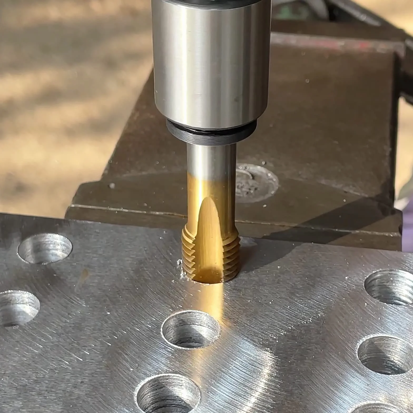 Maschio a punta a spirale HSS rivestito in titanio M10 x 0,75 Burkit