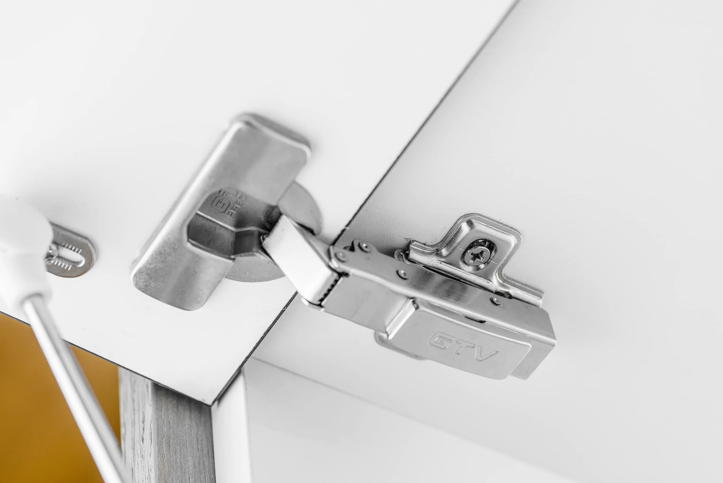GTV Cerniera Idraulica ECHC per Mobili, Chiusura Ammortizzata, Regolazione 3D, Montaggio Clip-On, per Anta a Sormonto Interno, Diametro 35 mm, Nichel