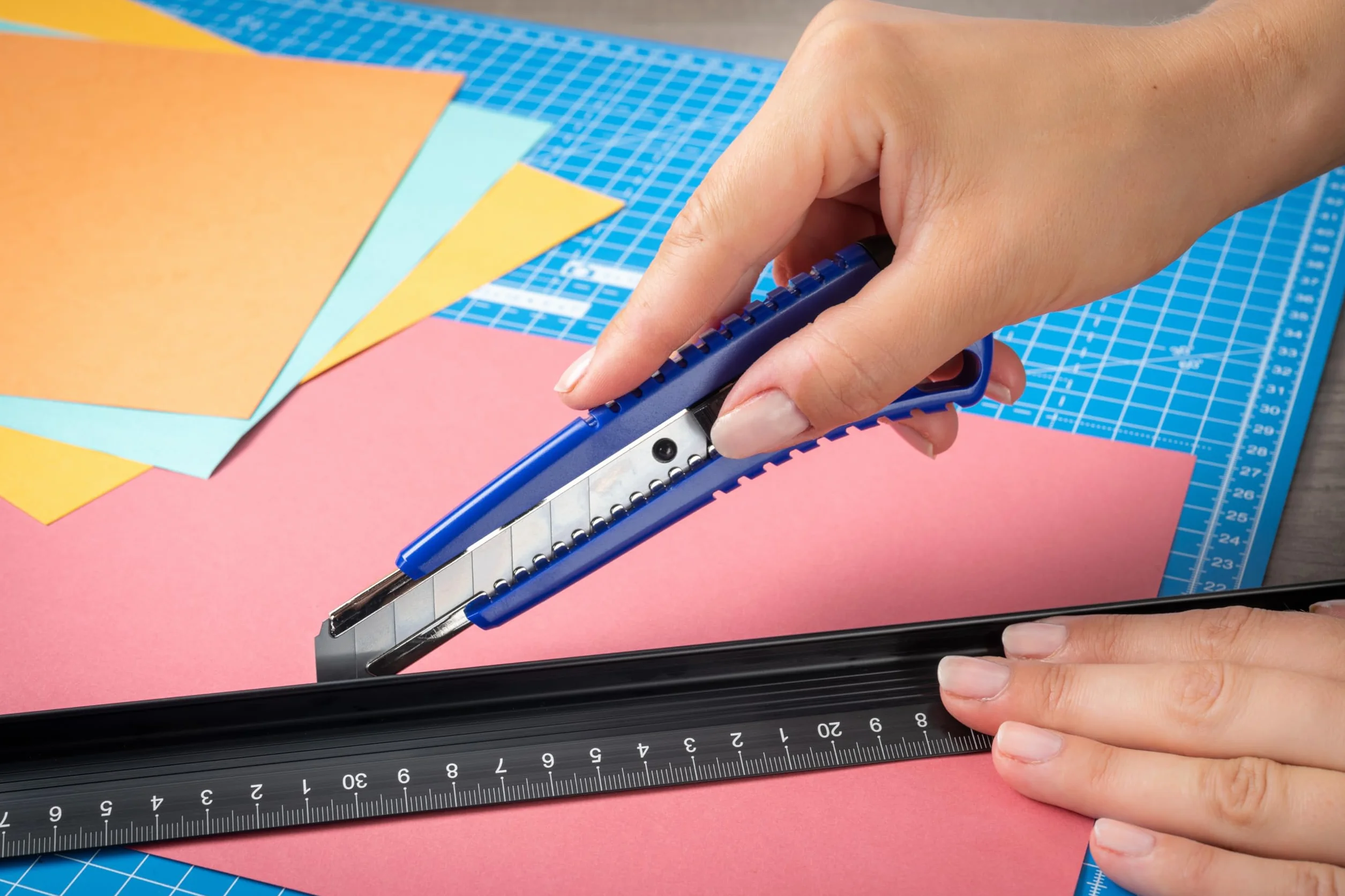 Dahle Taglierina Basic 18 mm Coltello Multiuso con 2 Lame di Ricambio Blu