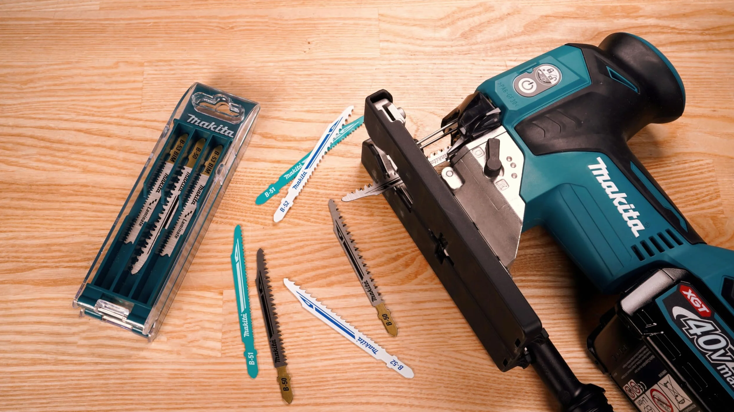 Makita B-44426 - Set di 10 lame per seghetto alternativo, con scatola portaoggetti, ideale per tagli su legno, metallo e plastica