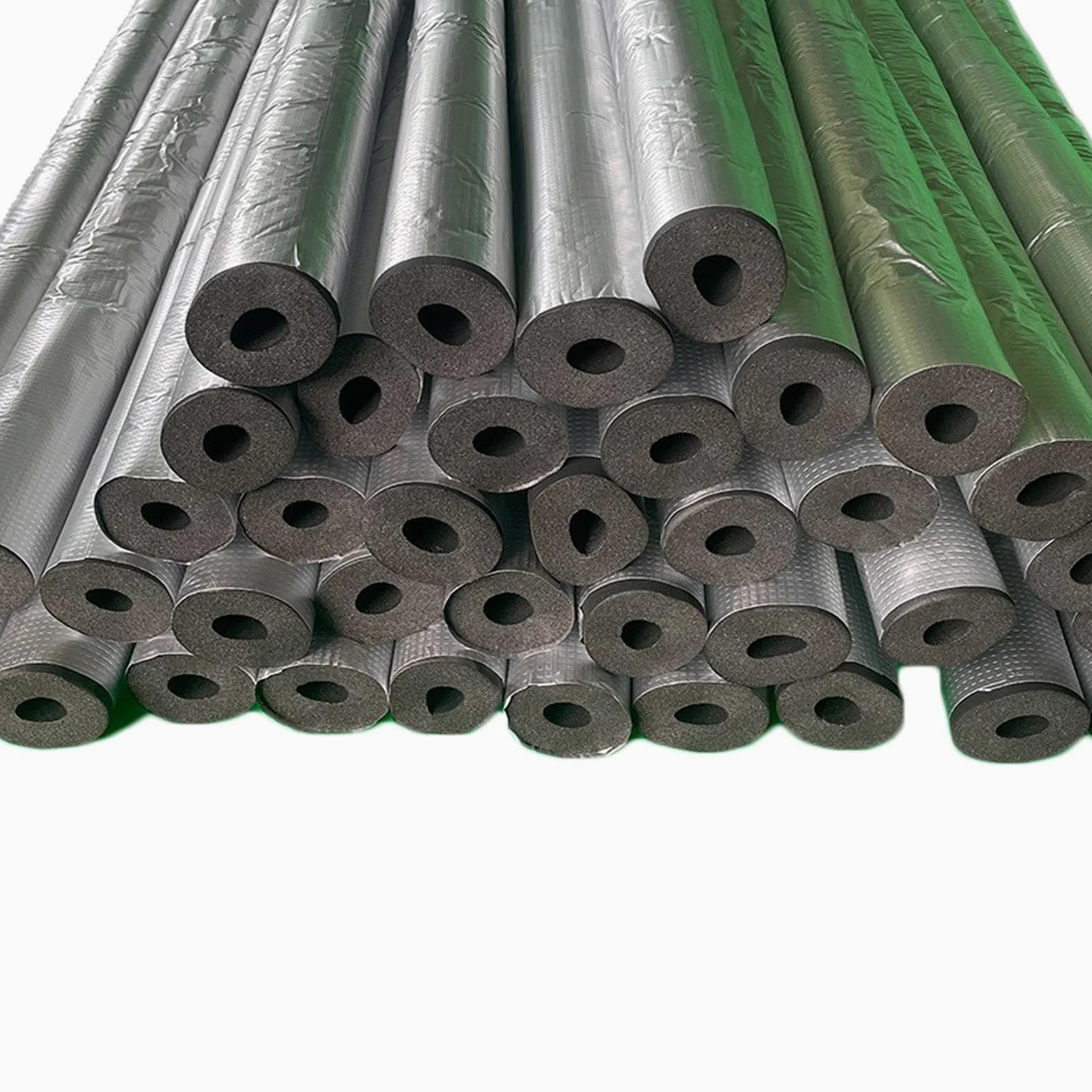 Tubo isolante autoadesivo in schiuma per tubi, diametro interno da 1,9 cm a 10,2 cm, protezione dal gelo e riduzione del rumore (1 confezione, 0,94 m) (ID 1-1/2 "x T 4/5")