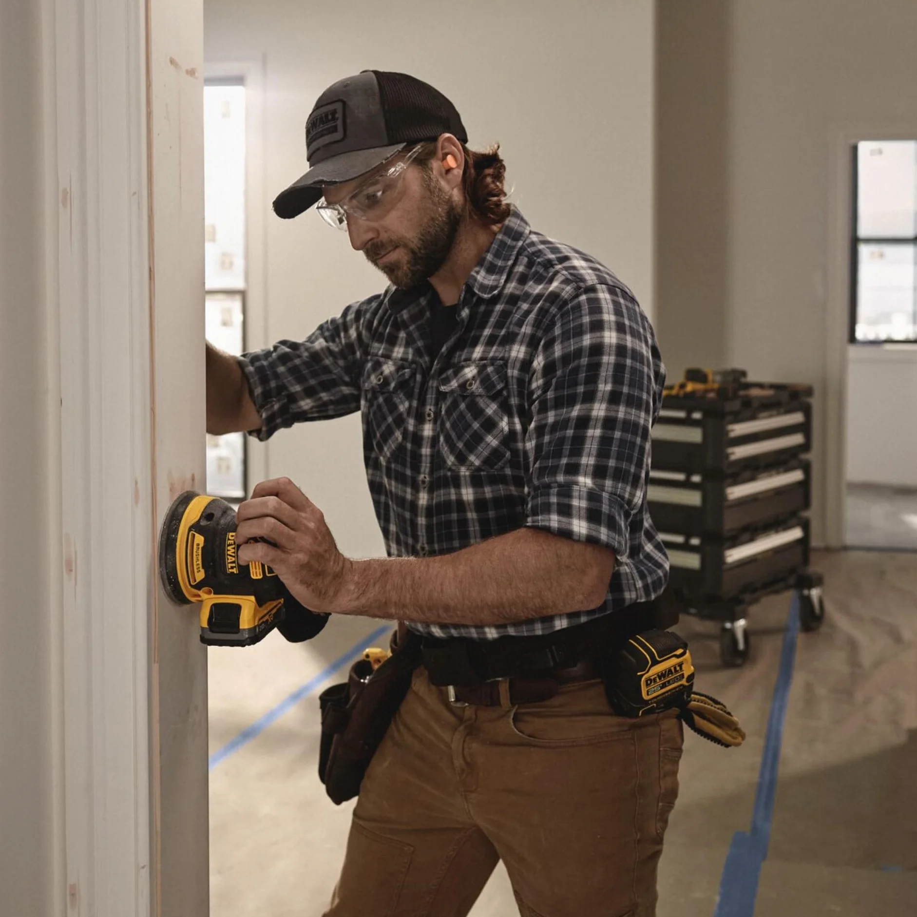 DEWALT Levigatrice Rotorbitale Brushless 18V XR, Platina 125mm, Regolazione Velocità, Impugnatura Ergonomica, Hook & Loop, Basse Vibrazioni, Interruttore Sigillato, Solo Corpo – DCW210NT-XJ