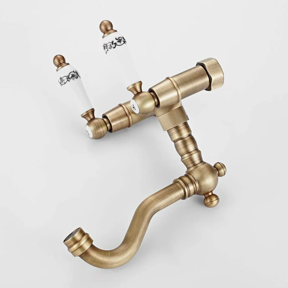 Rubinetto Bronzo a Muro in Ottone con Doppio Manopole in Ceramica Rotazione 360 ° Rubinetto per Cucina a Parete Vintage Supporto Caldo e Freddo Raffinato