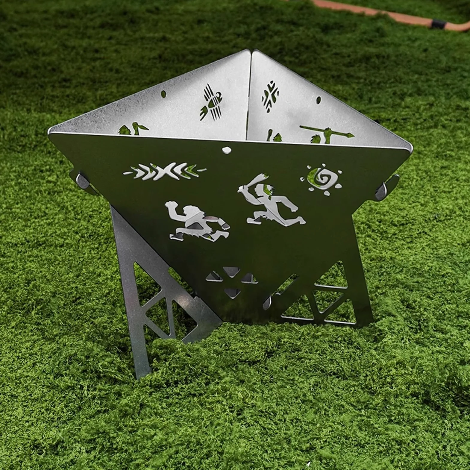 Braciere da Esterno Piccolo Modello Perforato Fornello da Esterno Molteplici Aperture di Ventilazione Base Triangolare Stabile Adatto per Attività All'aperto e Campeggio(A)